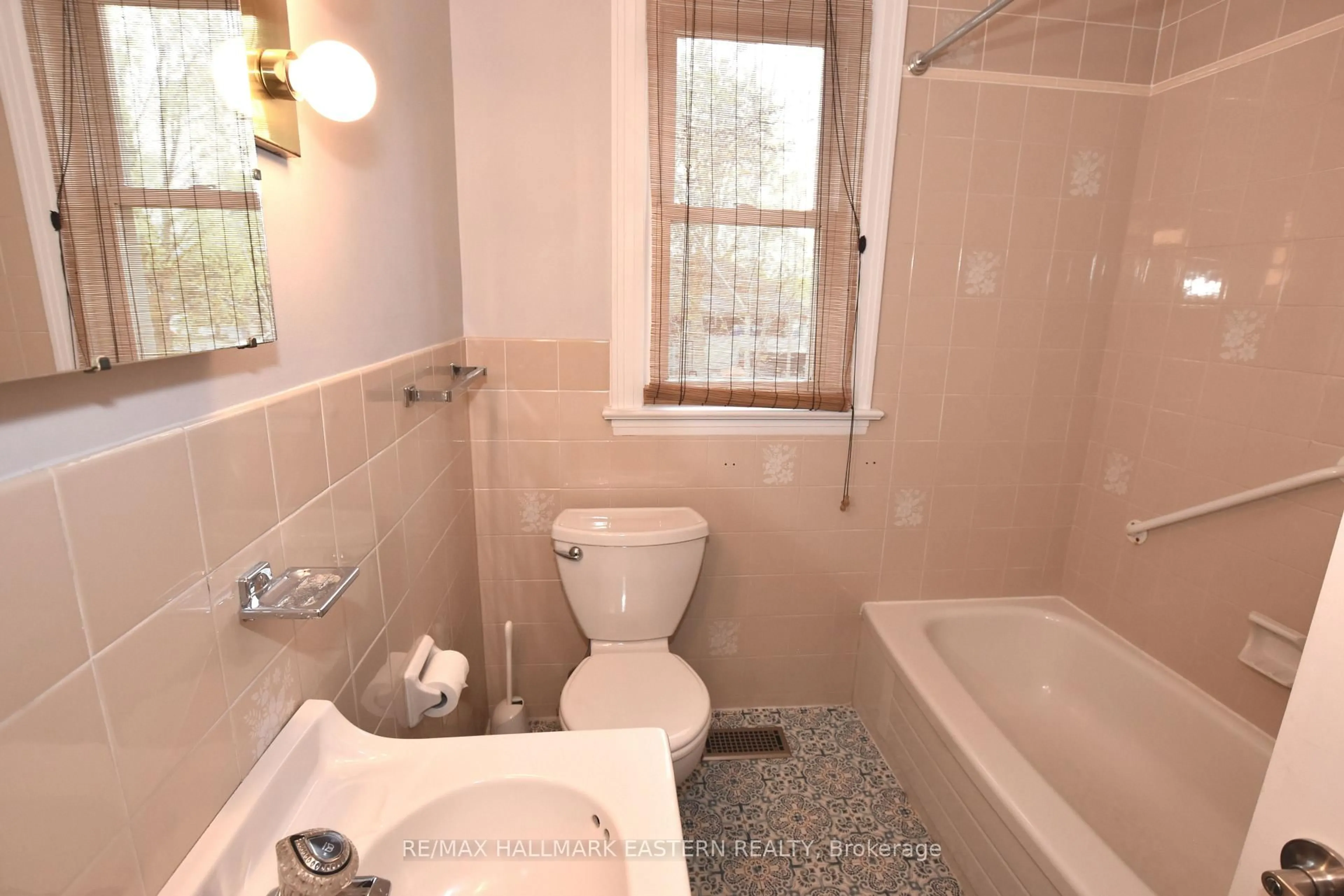 Standard bathroom, ceramic/tile floor for 269 Aberdeen Ave, Peterborough Ontario K9H 4X2