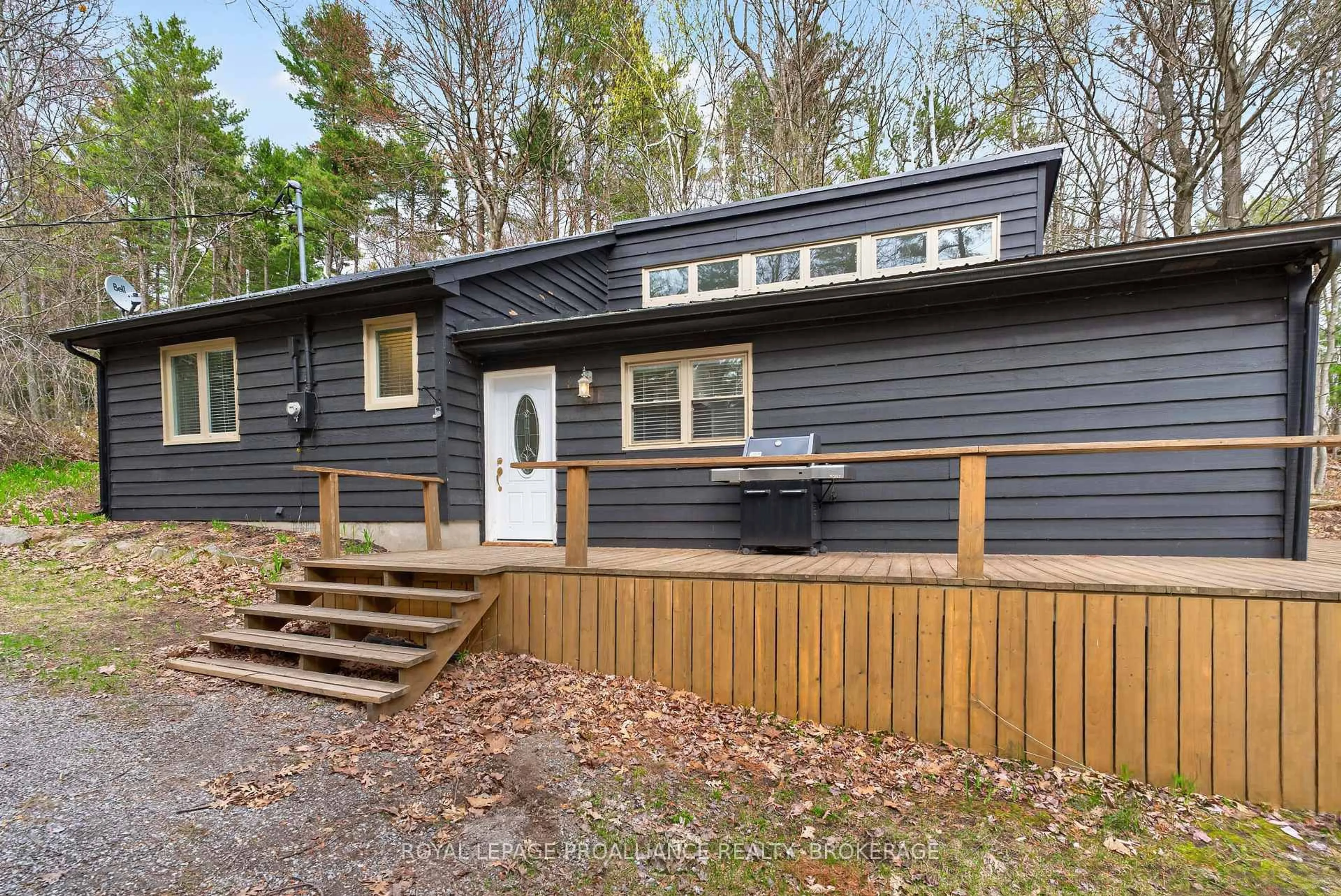 Home with vinyl exterior material, unknown for 224 Folly Rd, Rideau Lakes Ontario K0G 1E0
