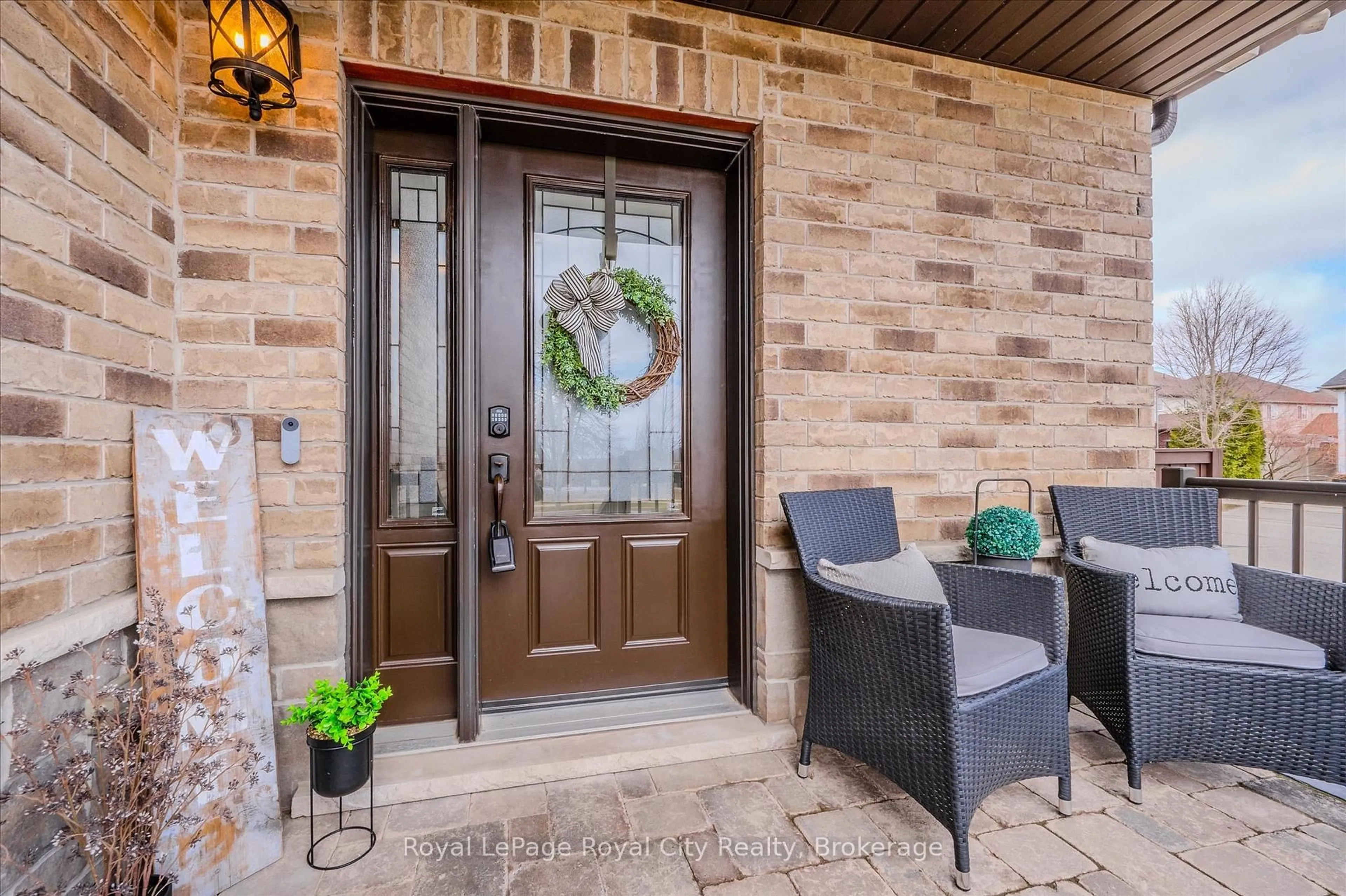 Indoor entryway for 24 Popham Dr, Guelph Ontario N1E 0B8