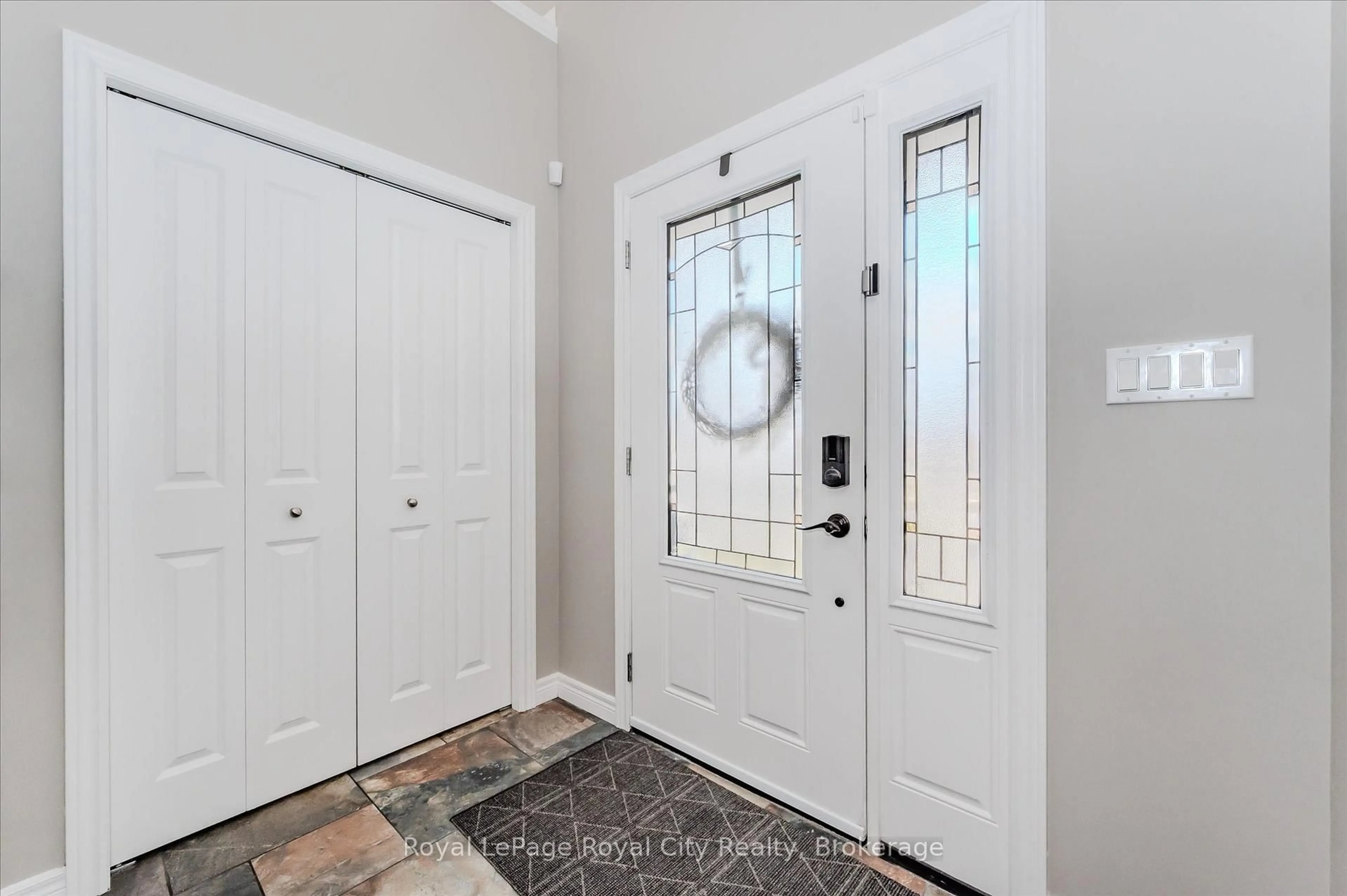 Indoor entryway for 24 Popham Dr, Guelph Ontario N1E 0B8