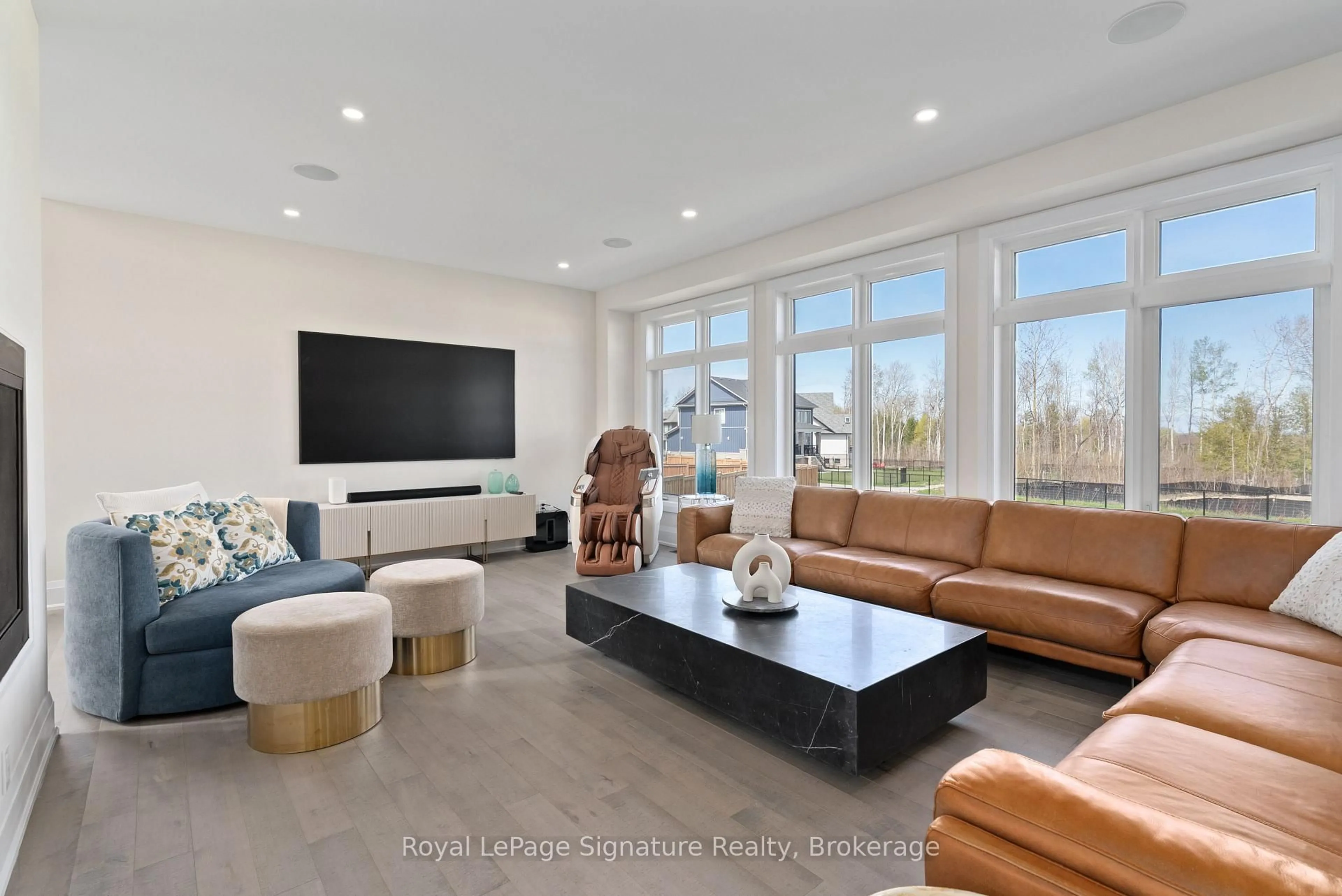 Living room with furniture, unknown for 110 Cattail Cres, Blue Mountains Ontario L9Y 5L3