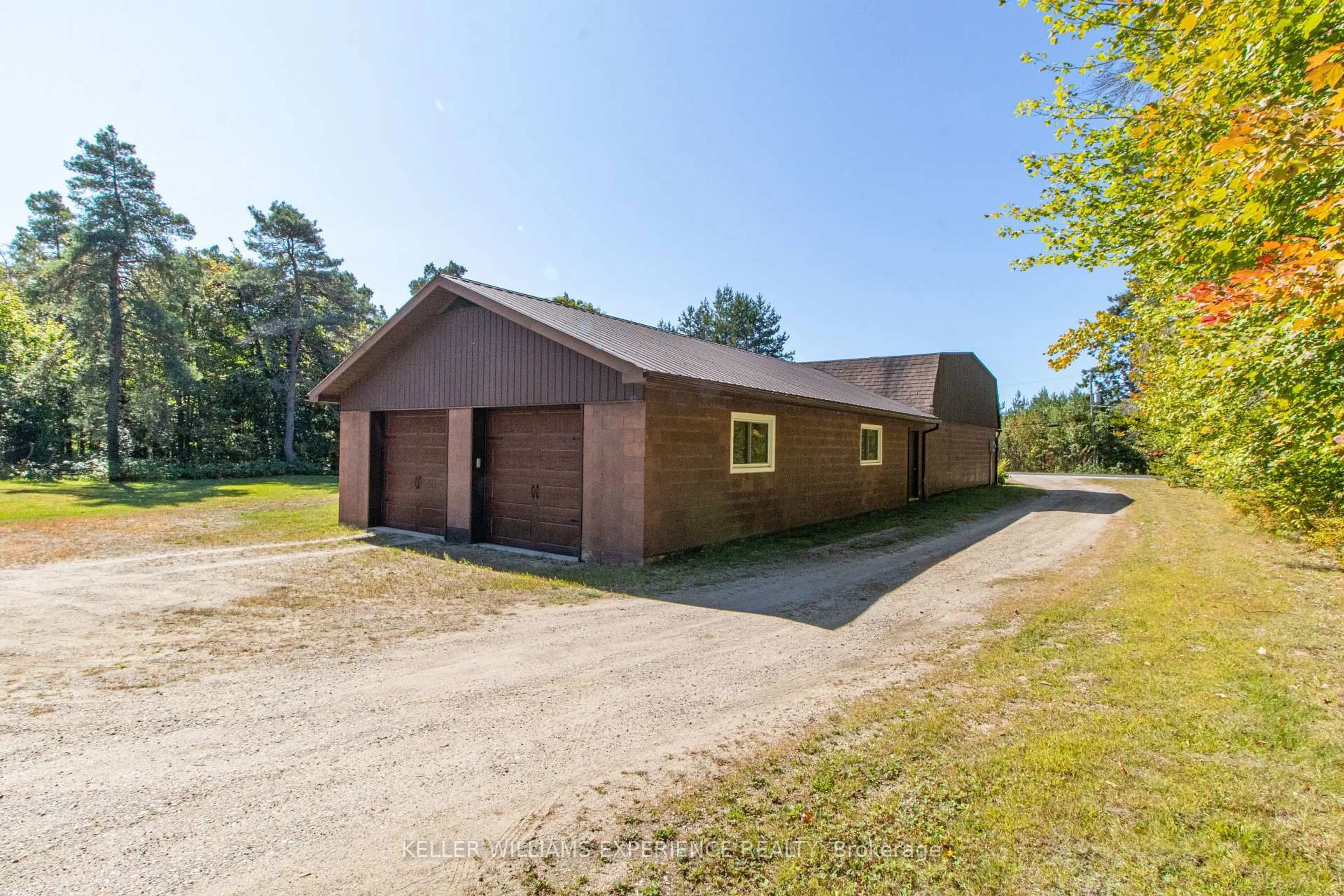 Indoor garage for 283 So Ho Mish Rd, Perry Ontario P0A 1J0