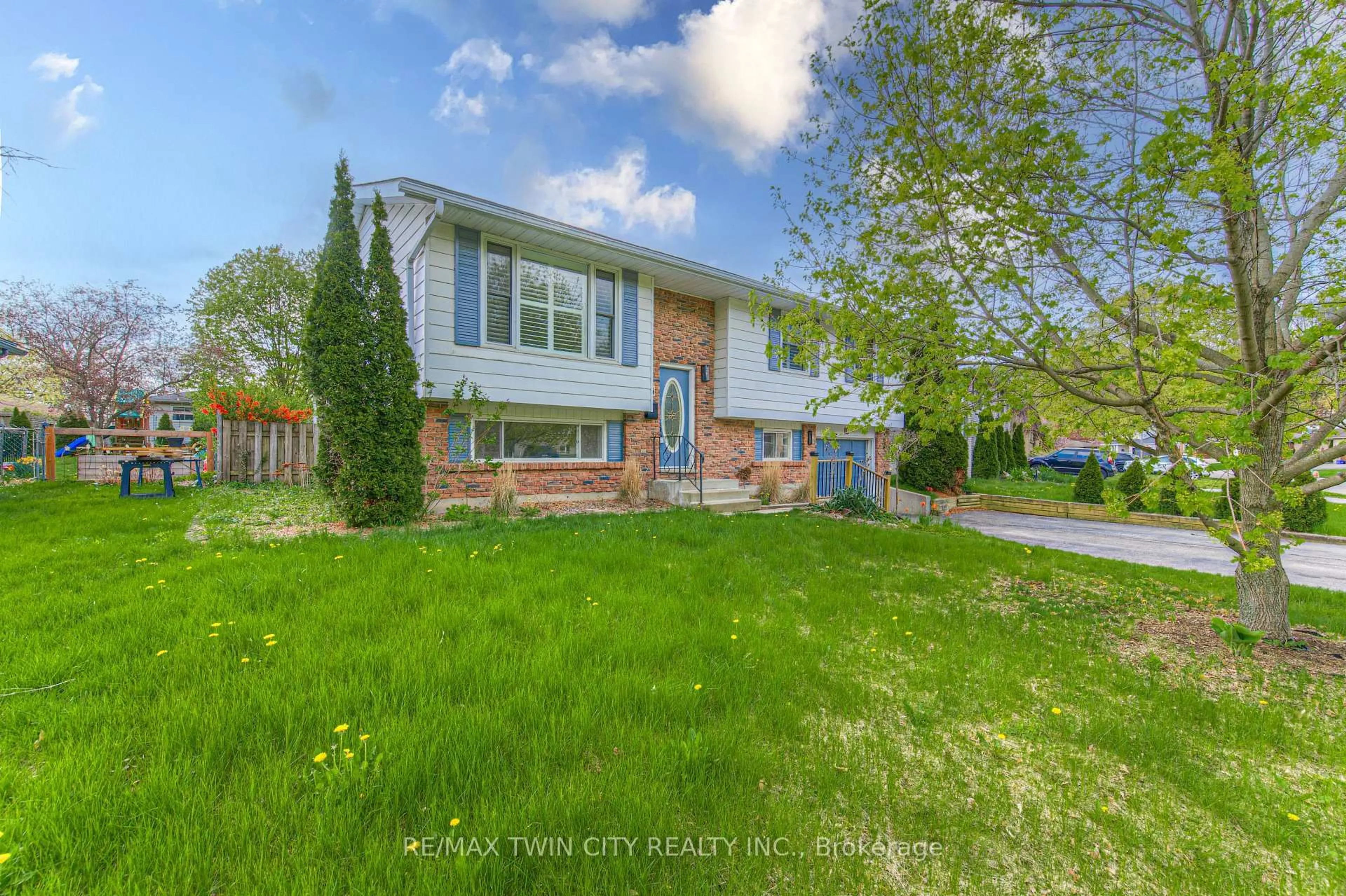 Unknown for 18 GILSTON Pkwy, Brant Ontario N3L 3K6