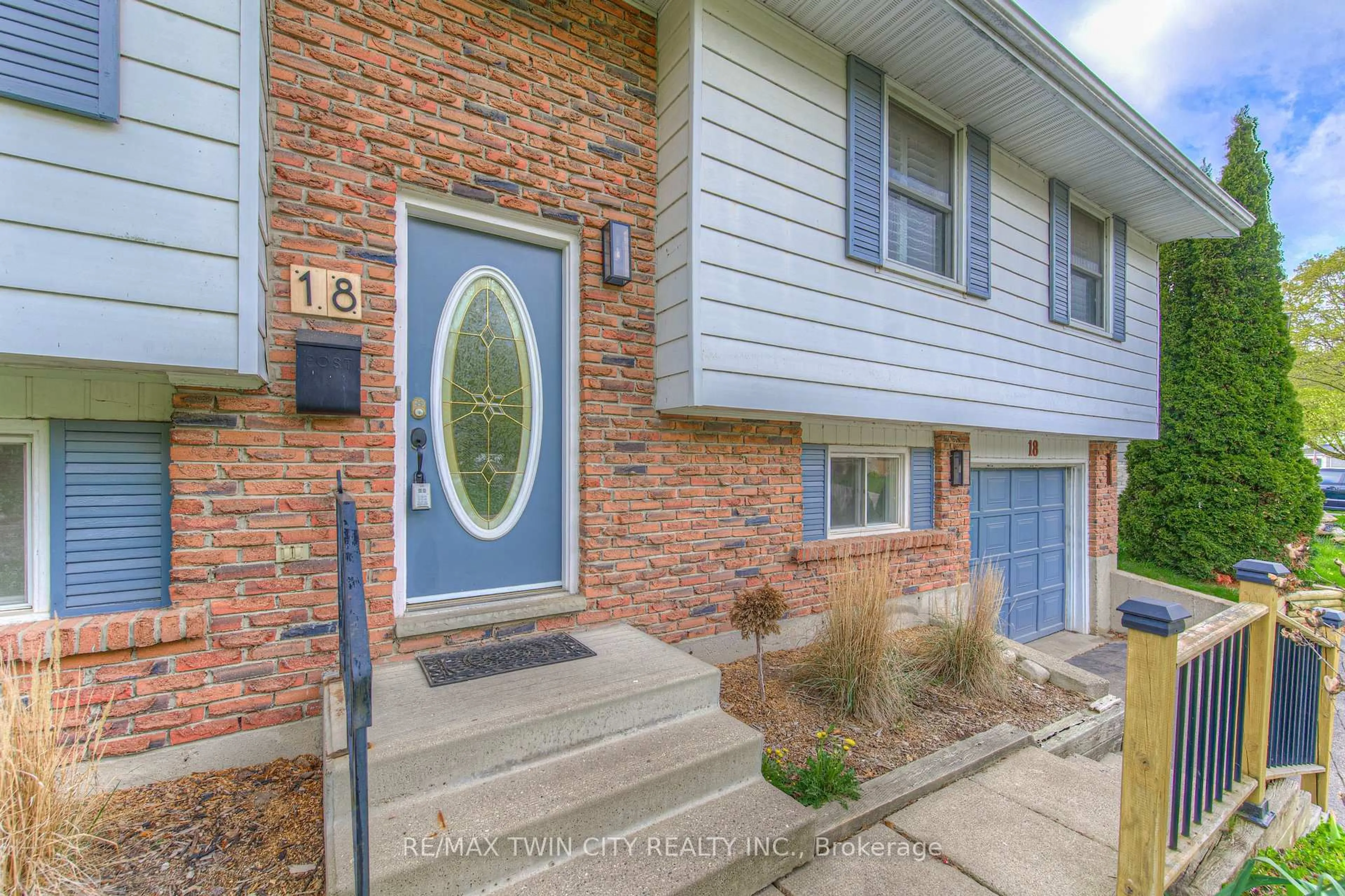 Home with brick exterior material, street for 18 GILSTON Pkwy, Brant Ontario N3L 3K6