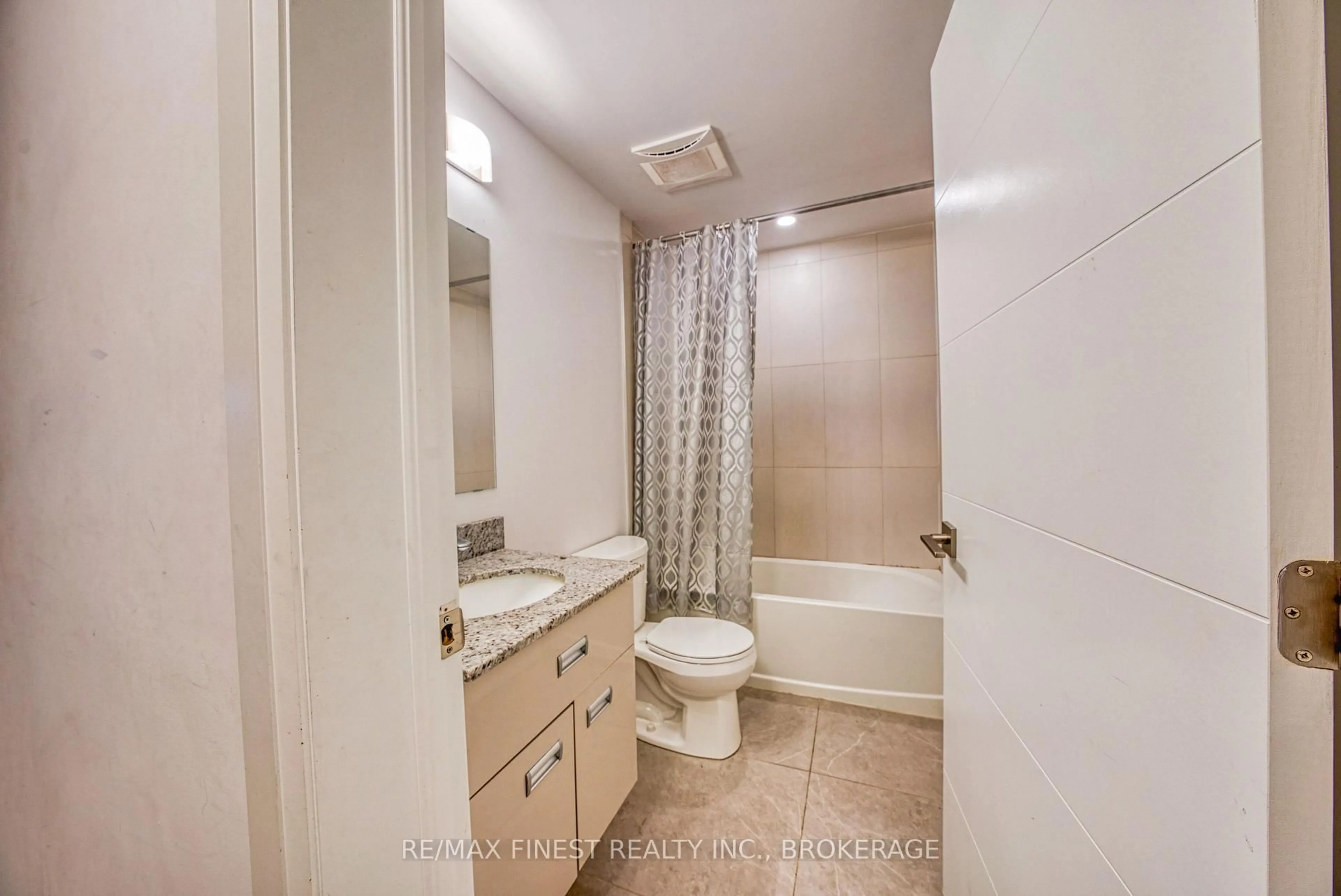Standard bathroom, ceramic/tile floor for 652 Princess St #522, Kingston Ontario K7L 1E5