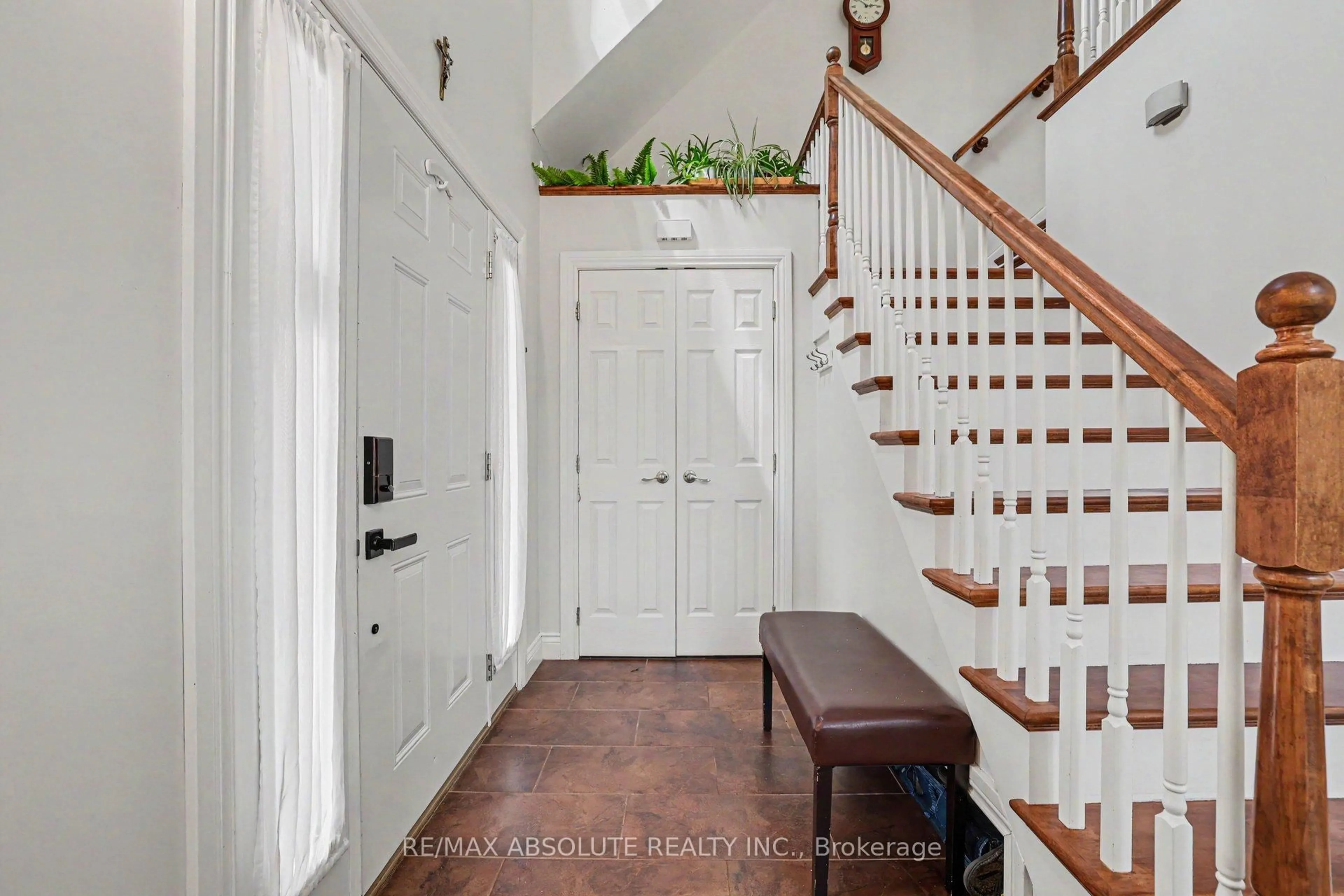 Indoor entryway for 1091 Carson Trail Rd, Snow Road Station Ontario K0H 2R0