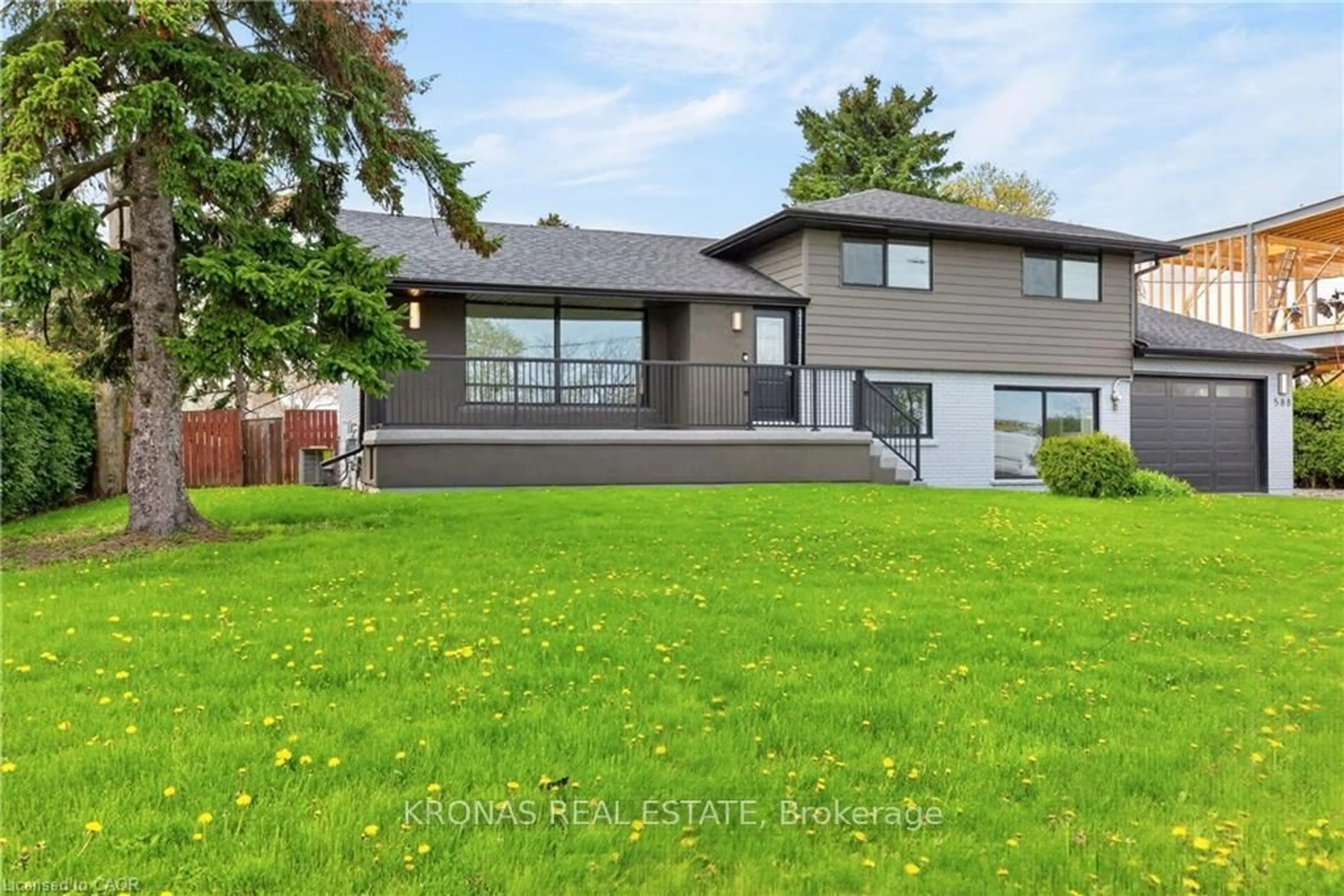 Home with vinyl exterior material, unknown for 588 Mountain Brow Blvd, Hamilton Ontario L8T 1B1