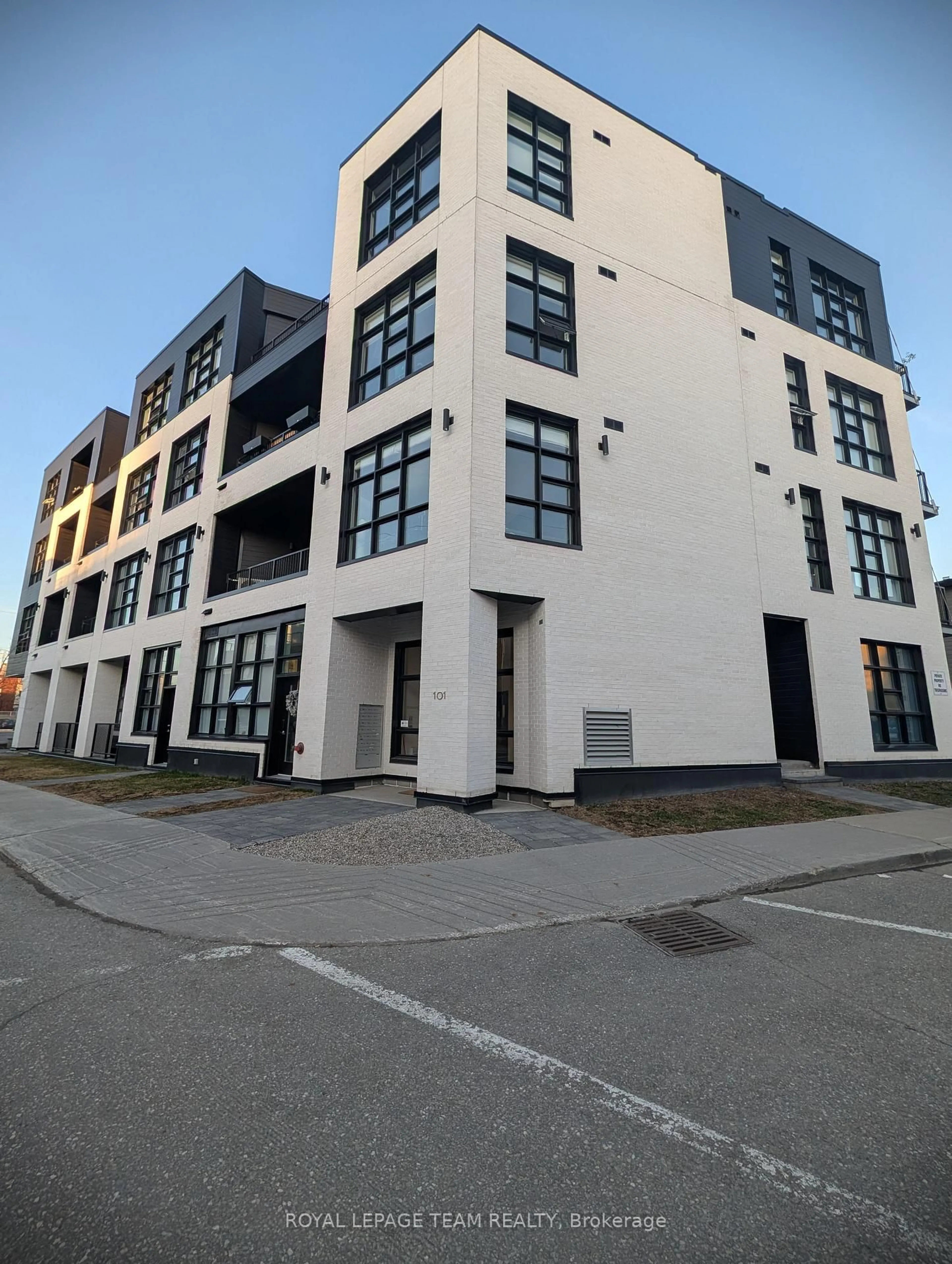 Unknown for 101 Pinhey St #304, Ottawa Ontario K1Y 1V9