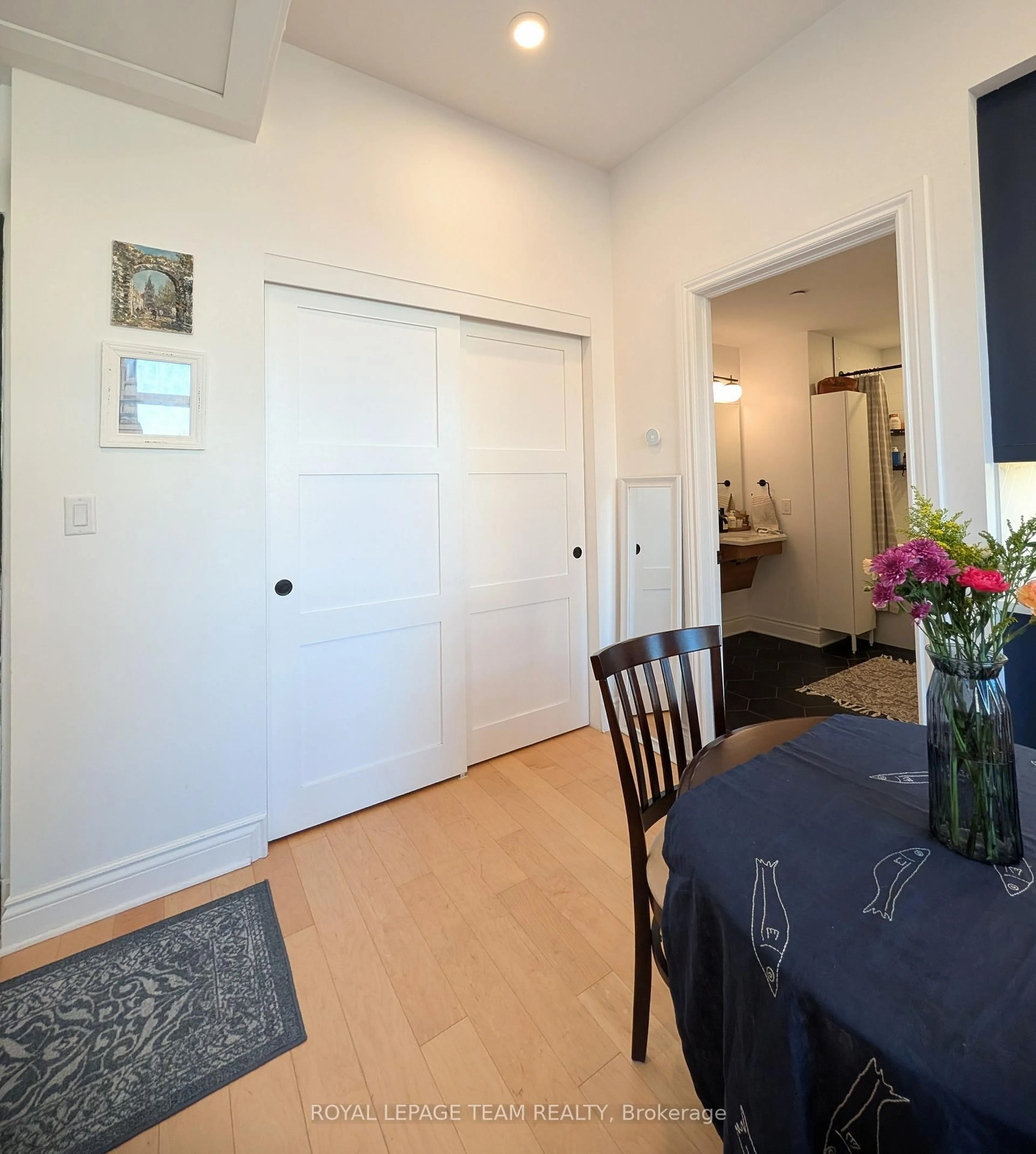 A pic of a room for 101 Pinhey St #304, Ottawa Ontario K1Y 1V9