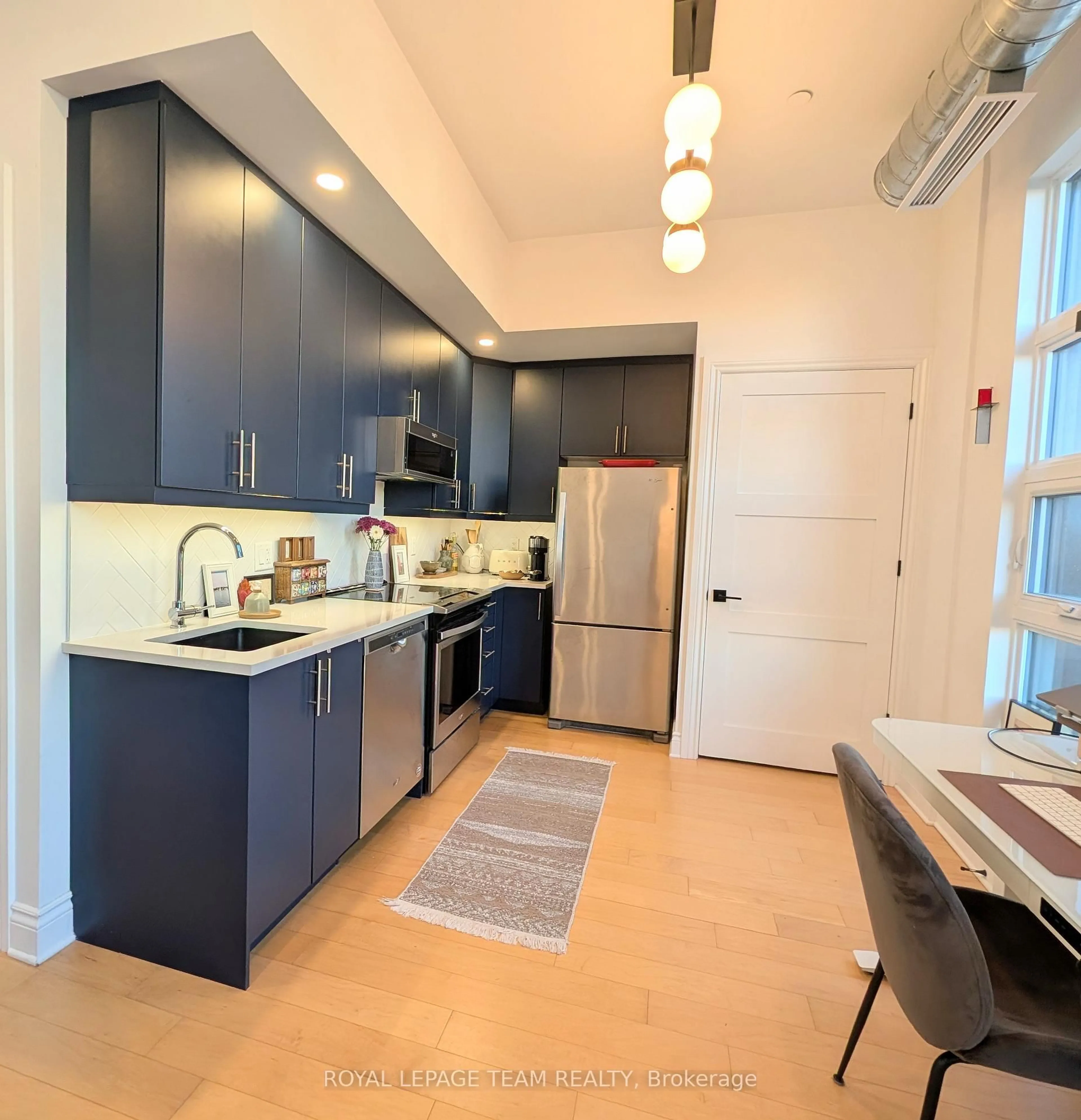 Unknown for 101 Pinhey St #304, Ottawa Ontario K1Y 1V9