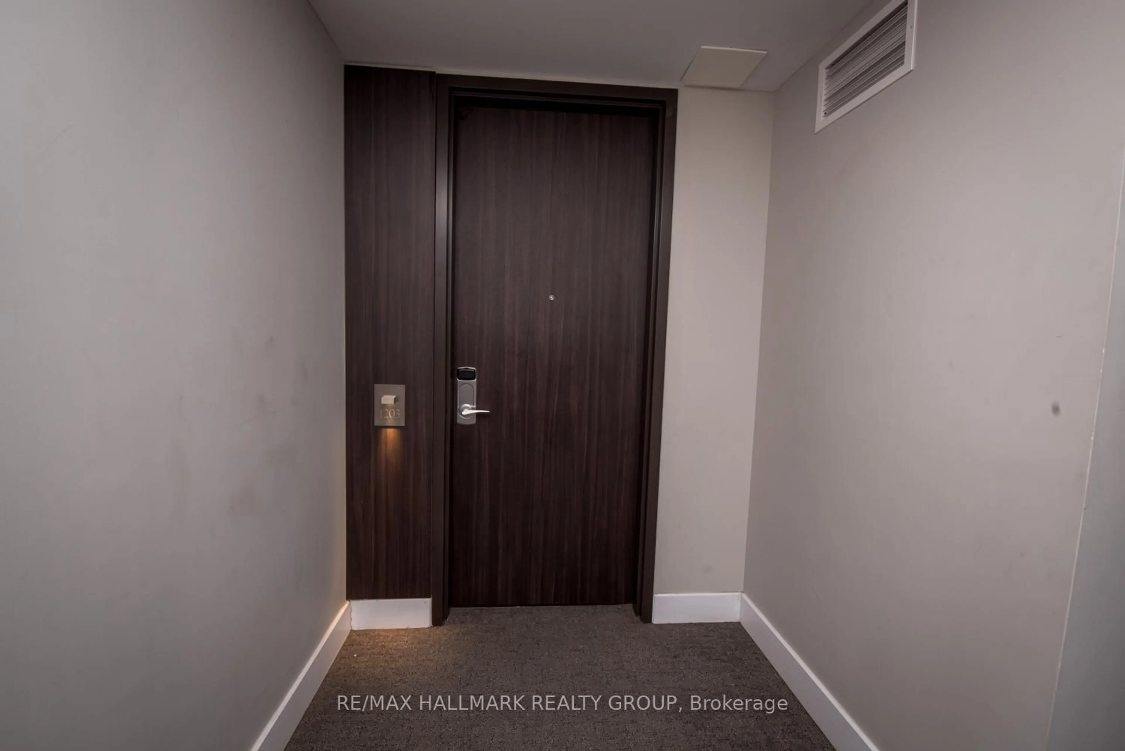 Indoor entryway for 300 Lisgar St #1203, Ottawa Ontario K2P 0E2