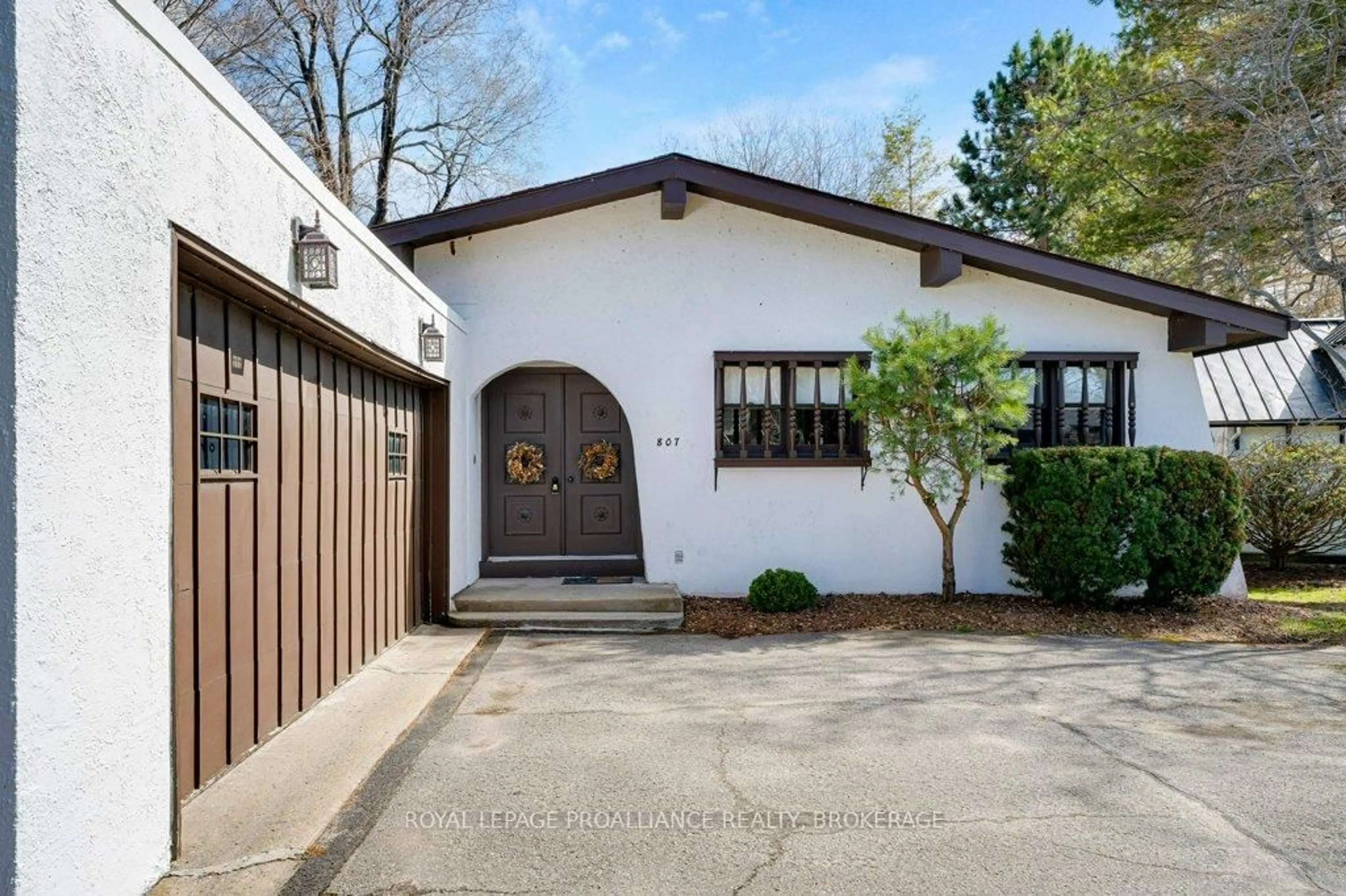 Unknown for 807 Wartman Ave, Kingston Ontario K7M 4M3