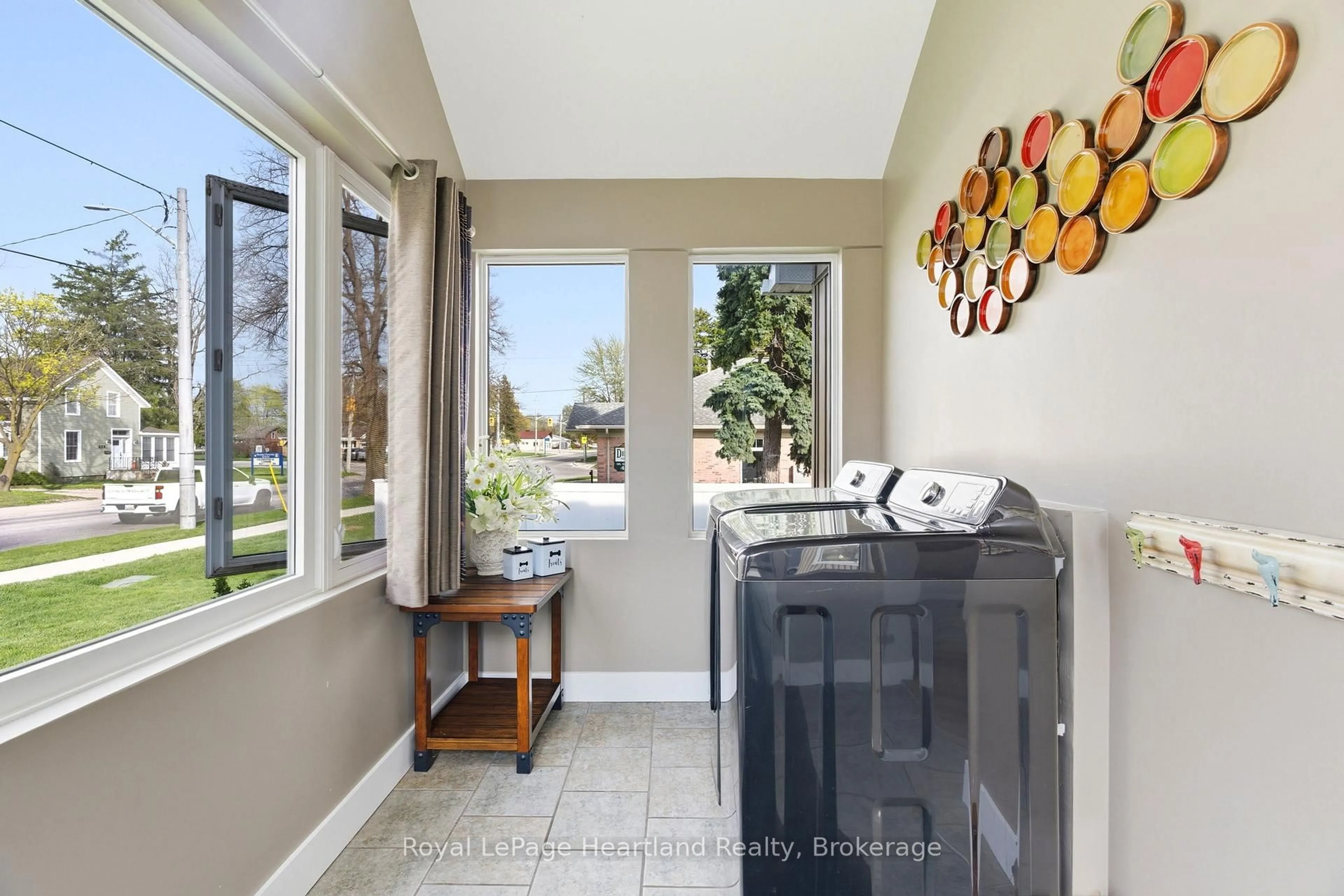 Laundry room for 208 Ontario St, Central Huron Ontario N0M 1L0
