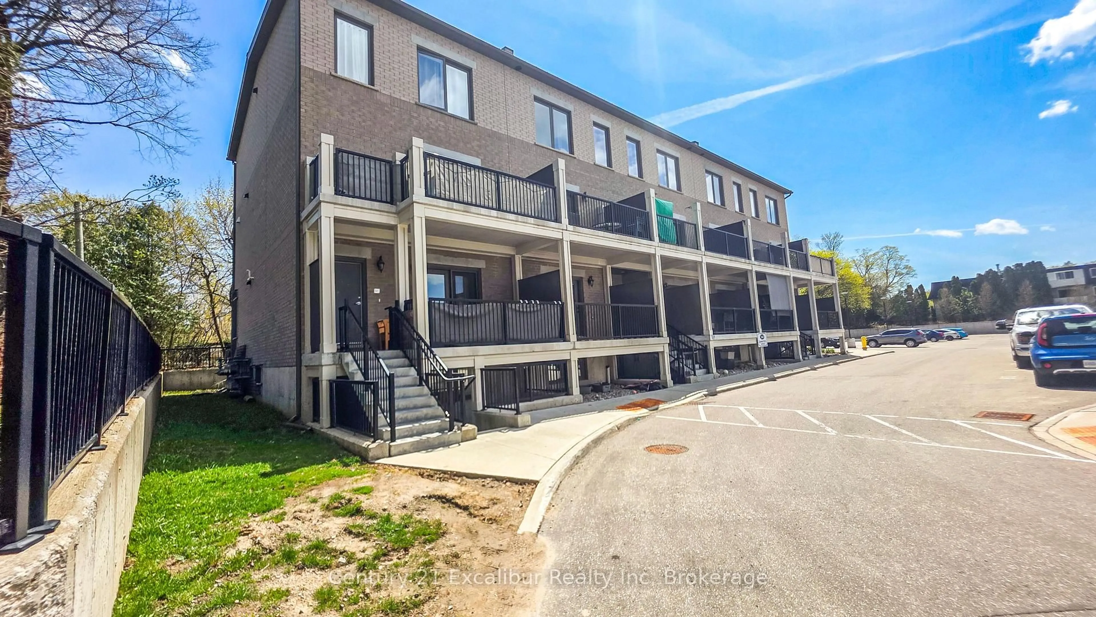 Patio, street for 360 Queen St #4B, Centre Wellington Ontario N1M 1T4