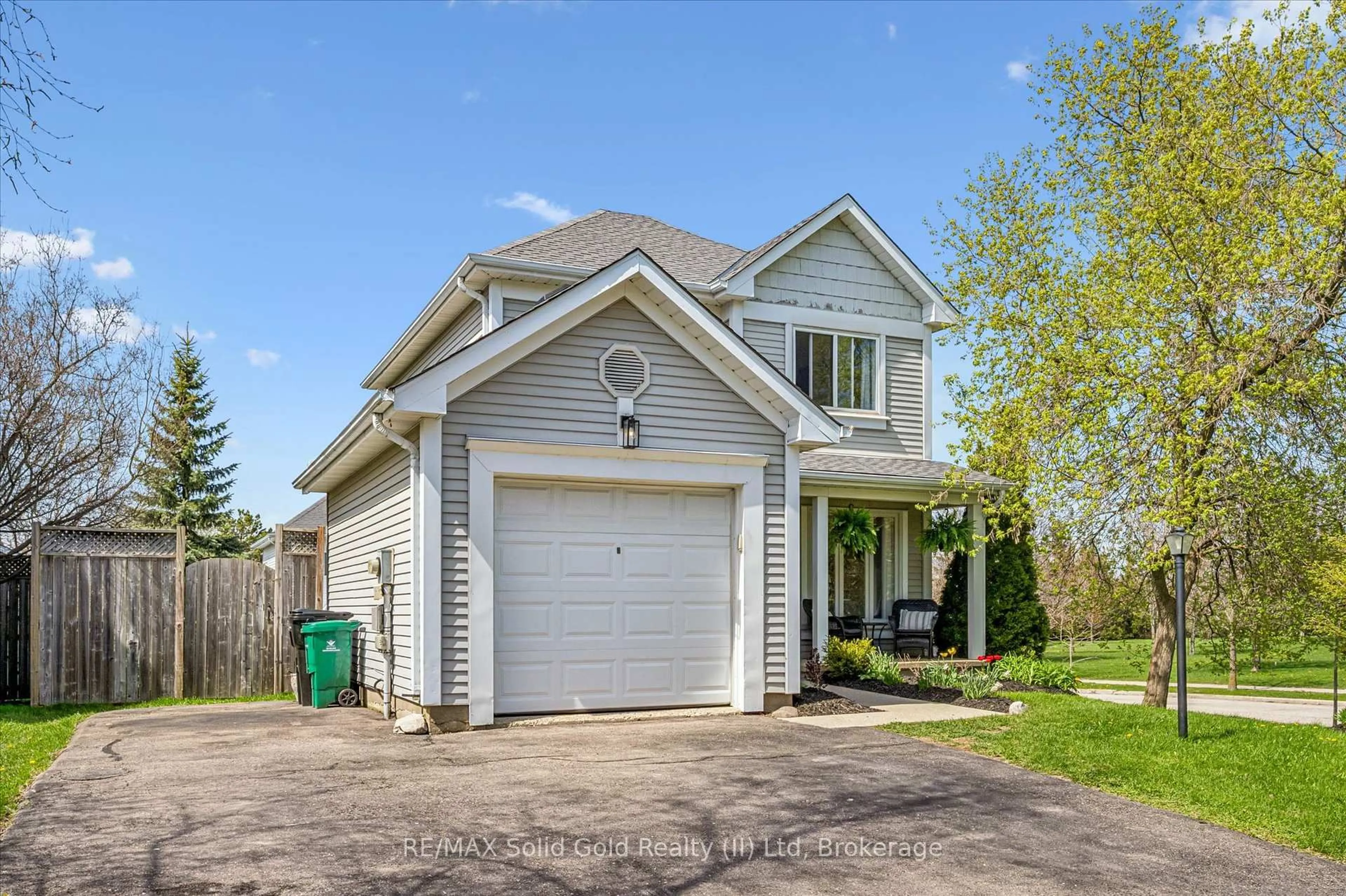Home with vinyl exterior material, street for 185 Middlebury Dr, Waterloo Ontario N2T 2H8