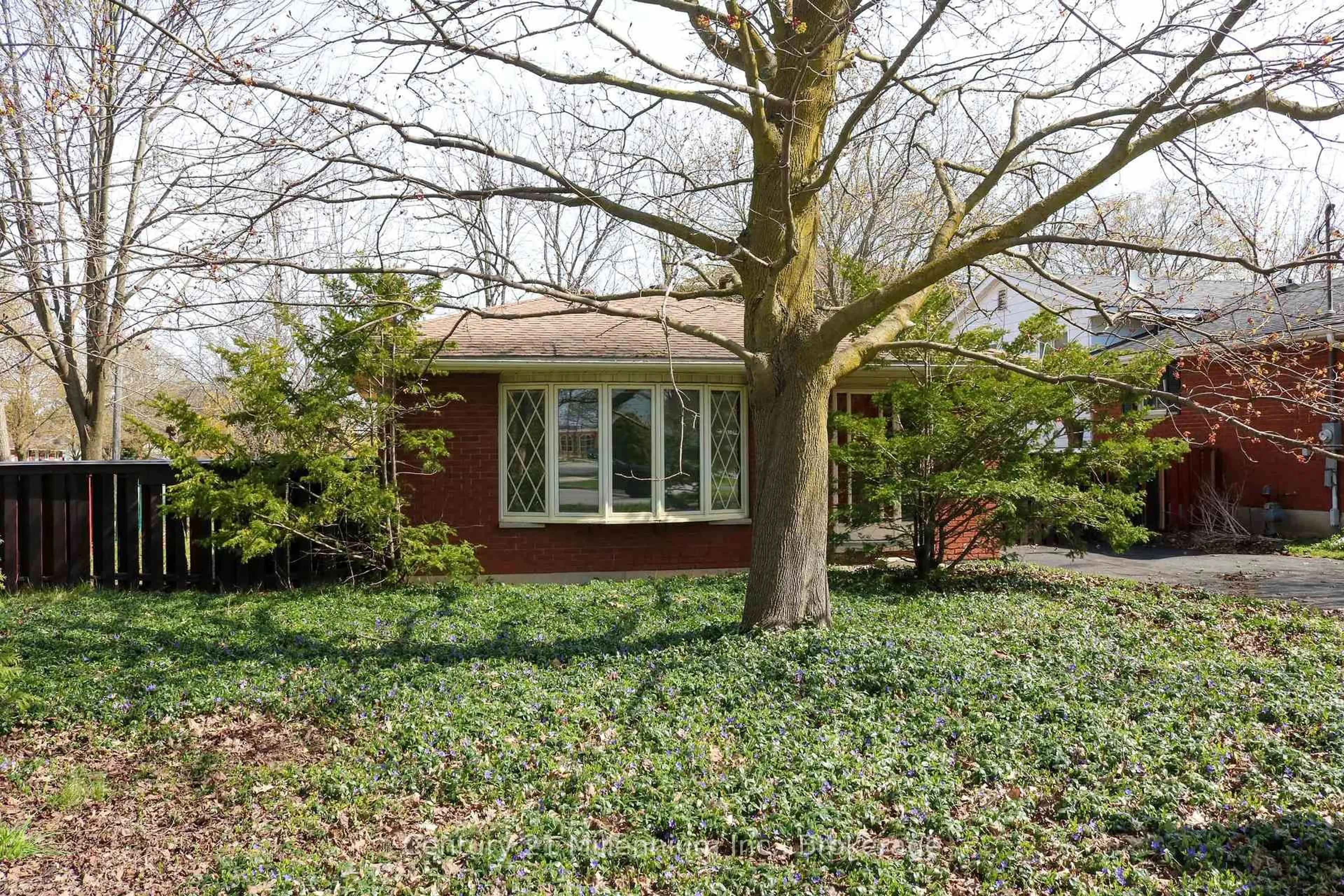Shed for 620 16th St, Owen Sound Ontario N4K 1Y7