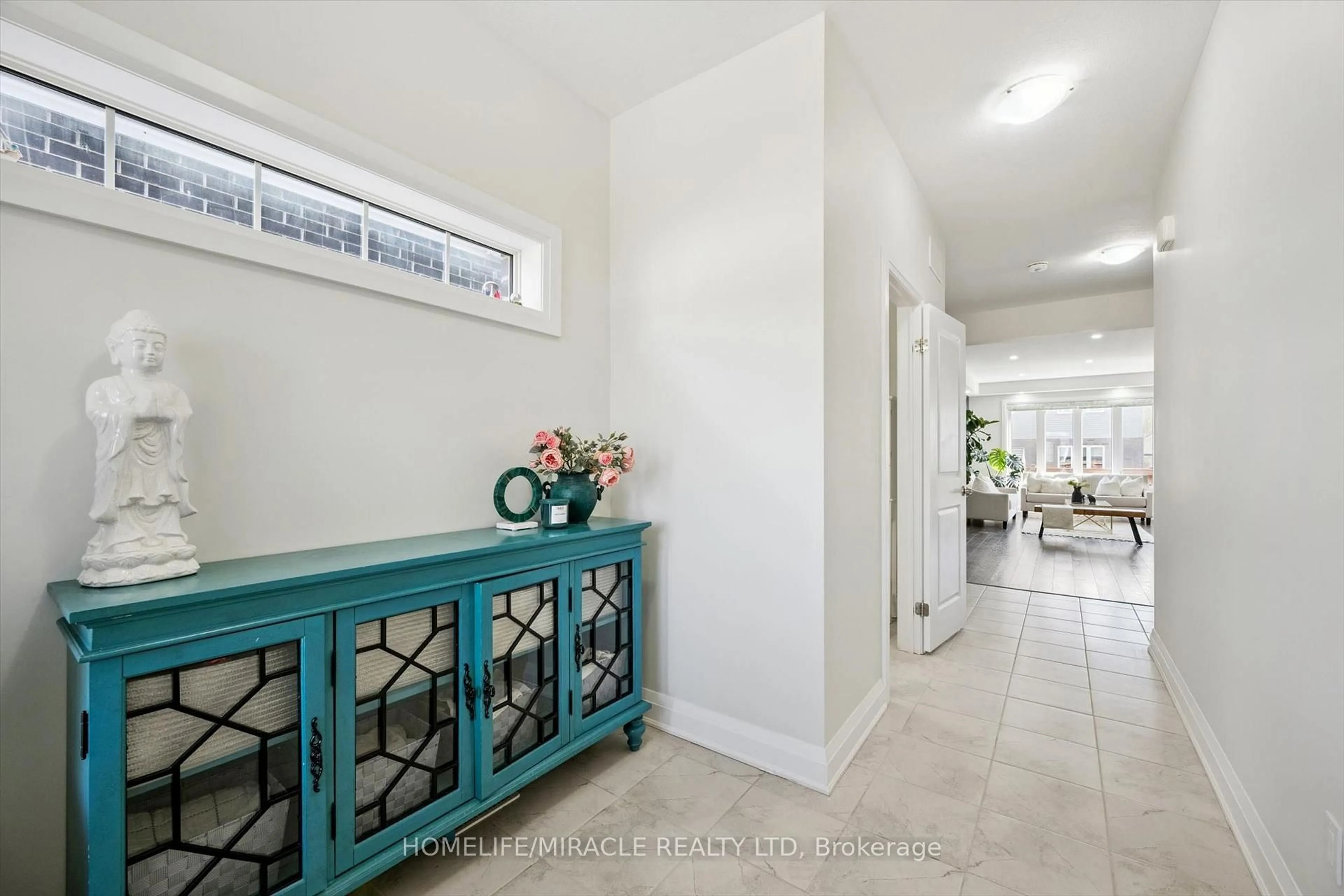 Indoor entryway for 736 Wood Lily St, Waterloo Ontario N2V 0C3