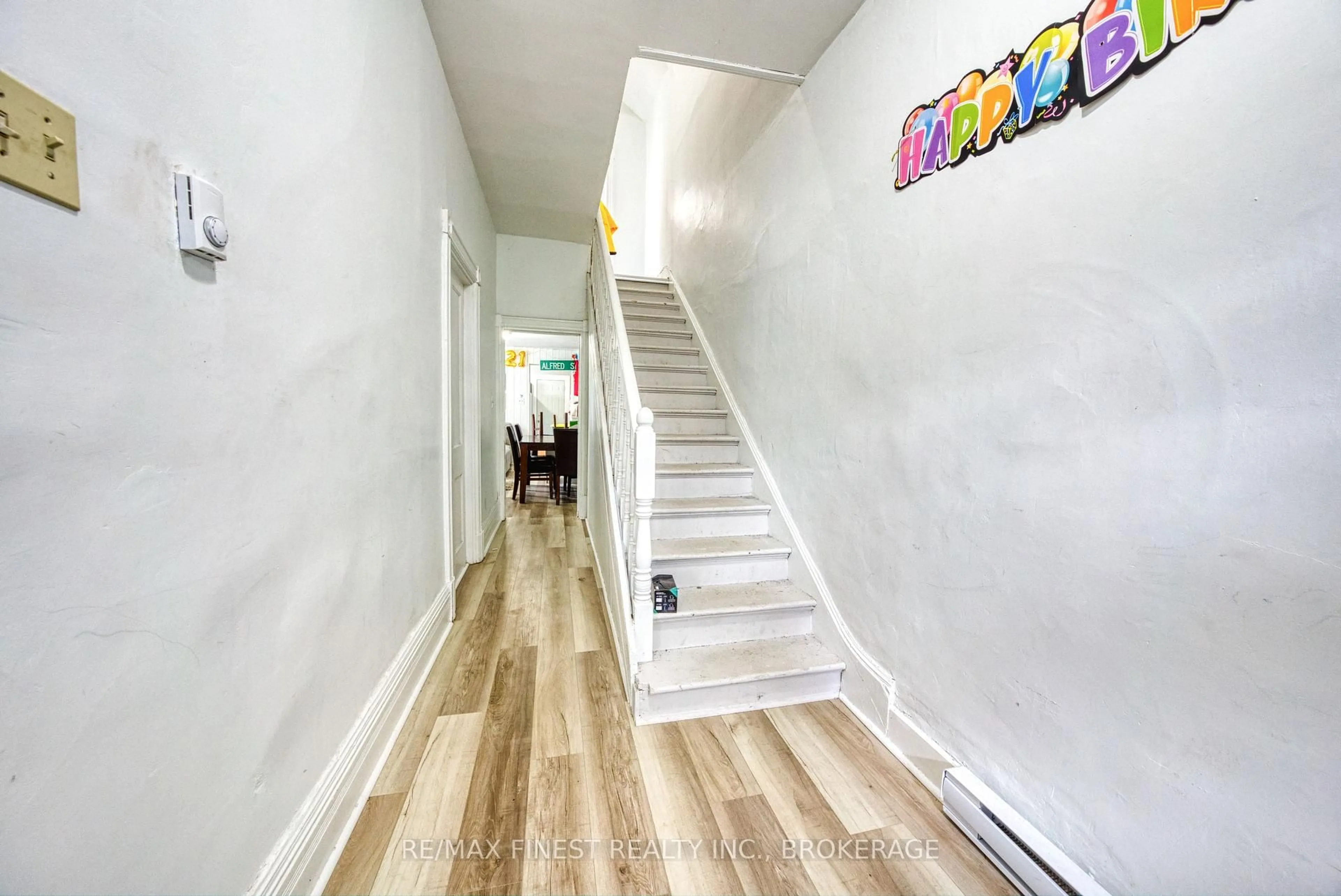 Indoor foyer for 364 Alfred St, Kingston Ontario K7K 4H7