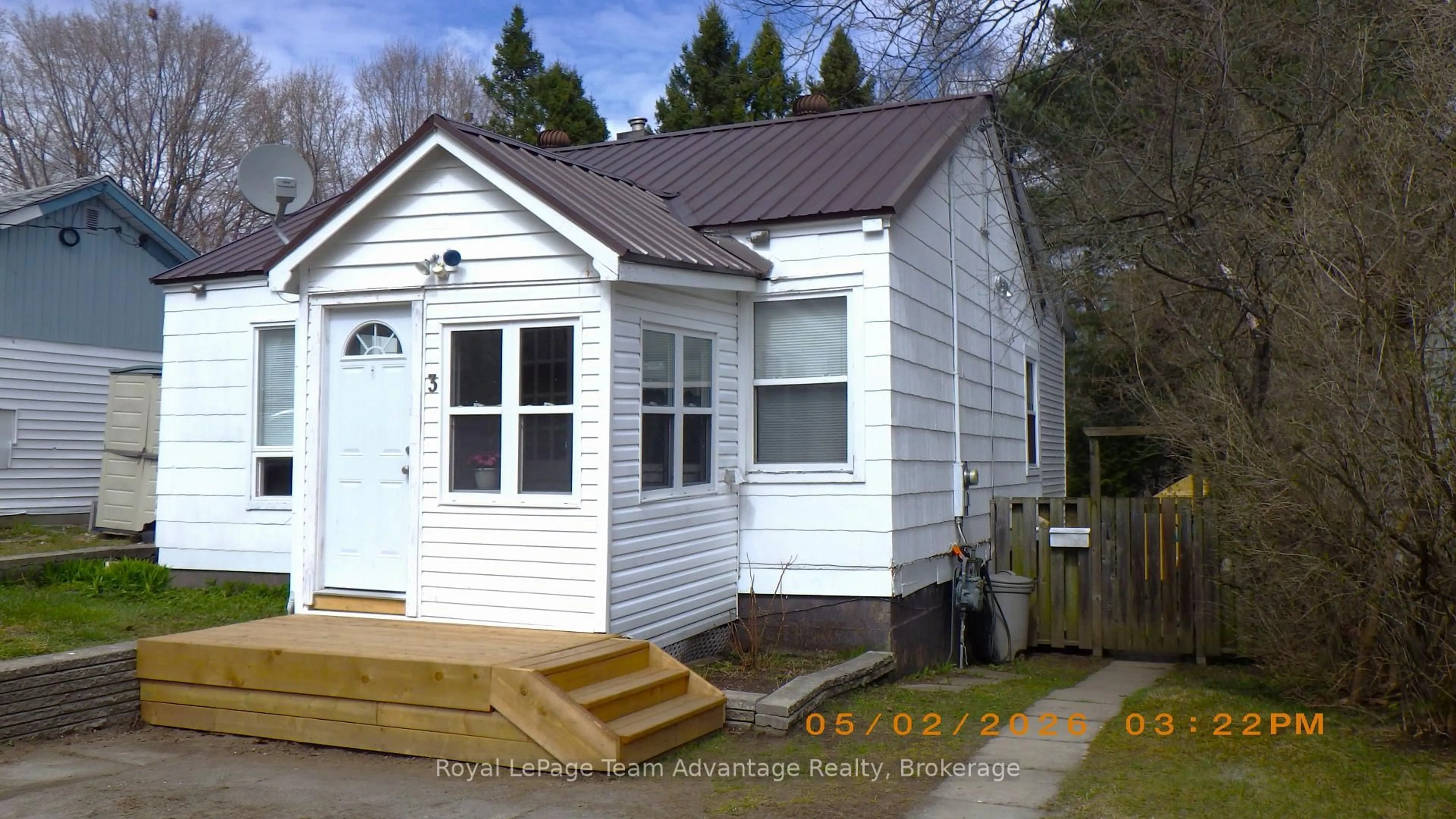 Home with vinyl exterior material, street for 3 Riverdale Rd, Parry Sound Ontario P2A 1N8