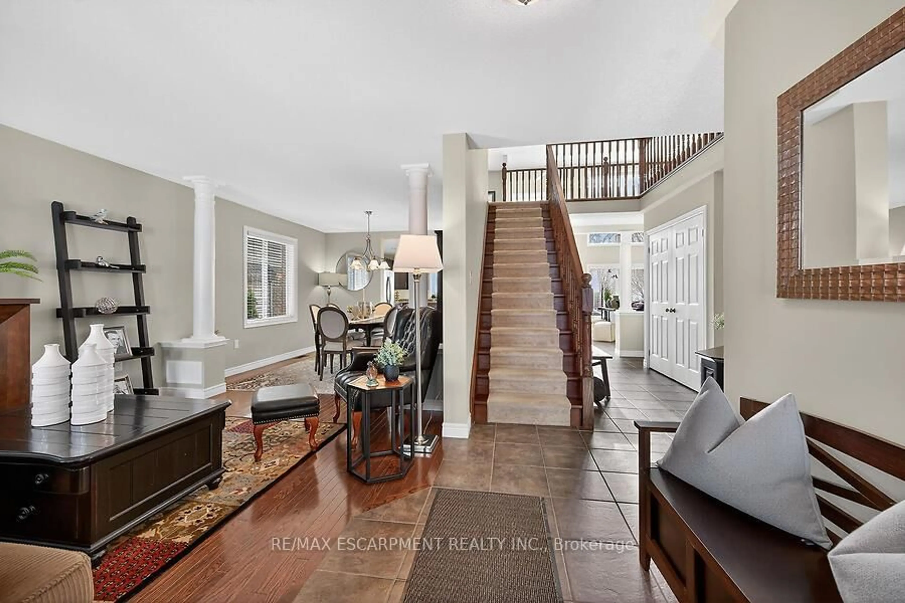 Indoor entryway for 25 Southwood Cr. Cres, Haldimand Ontario N3W 0A6