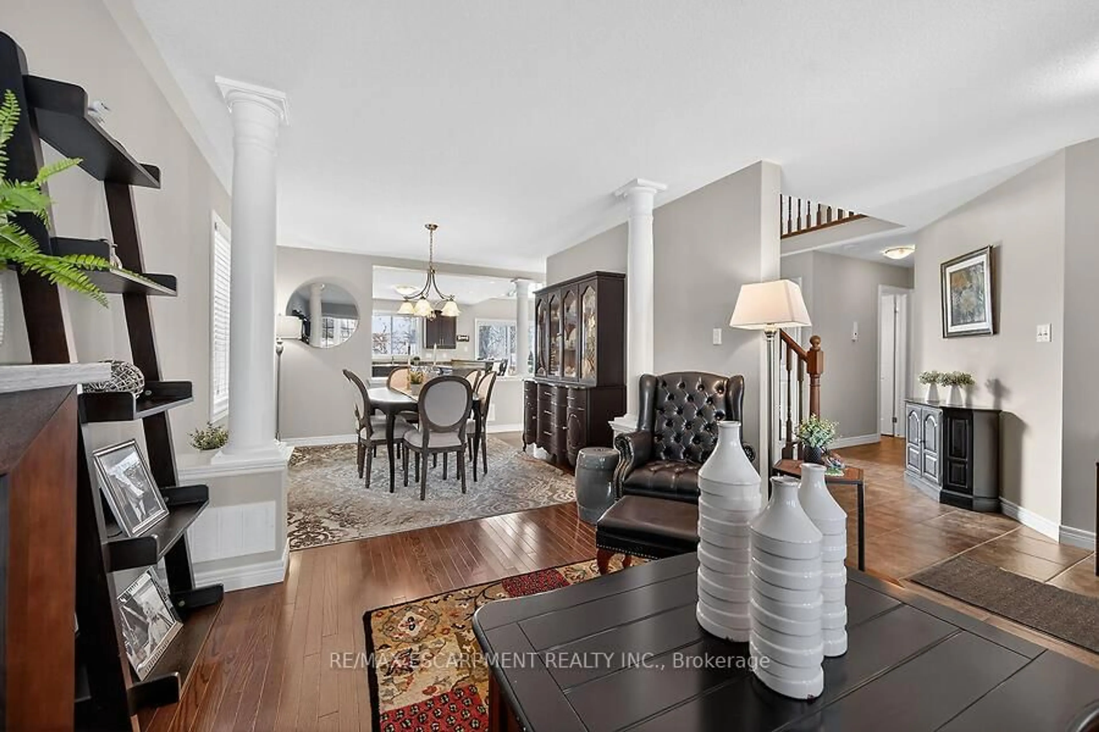 Living room with furniture, unknown for 25 Southwood Cr. Cres, Haldimand Ontario N3W 0A6