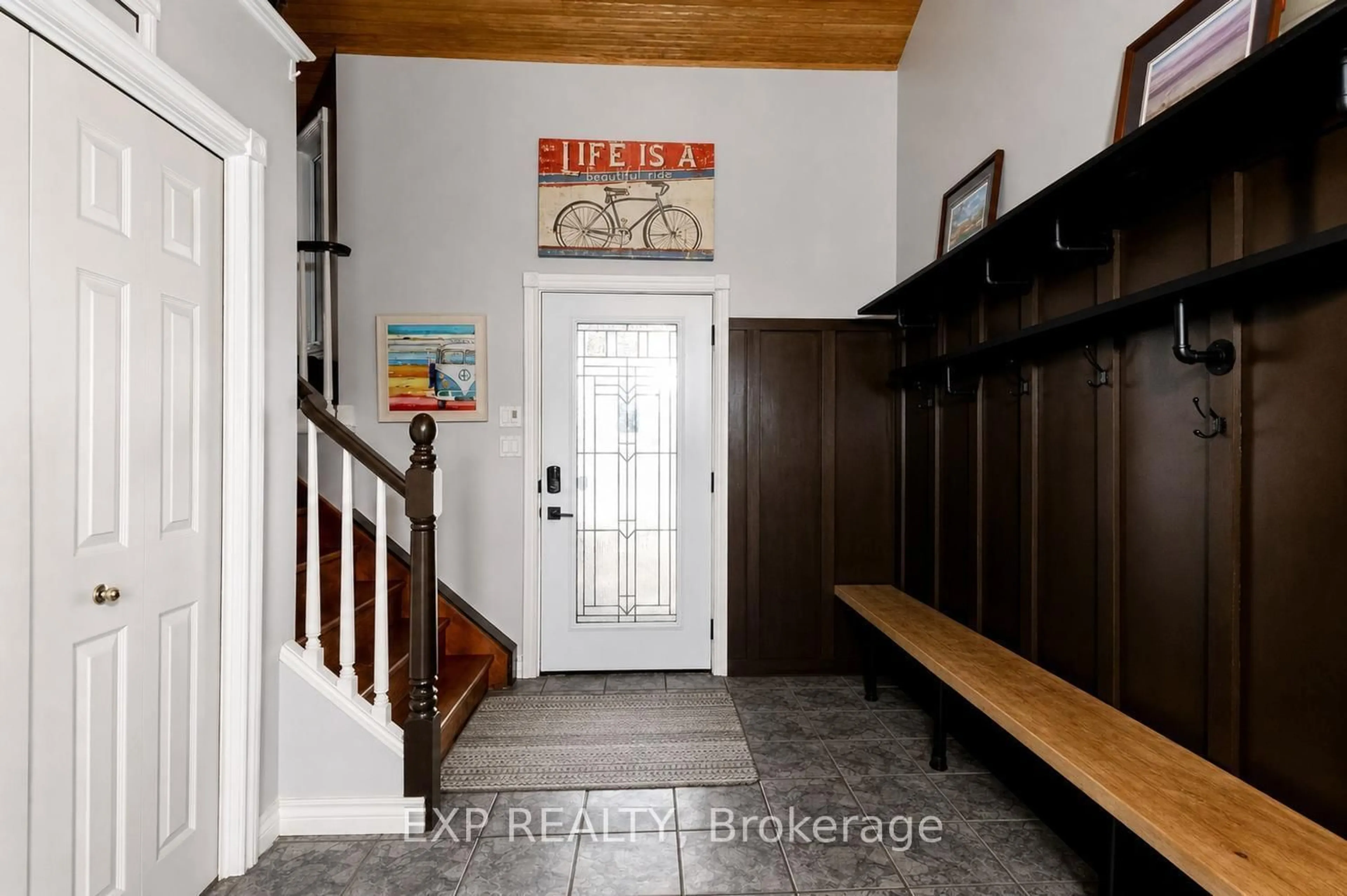 Indoor entryway for 9127 Hacienda Rd, Malahide Ontario N5H 2R1