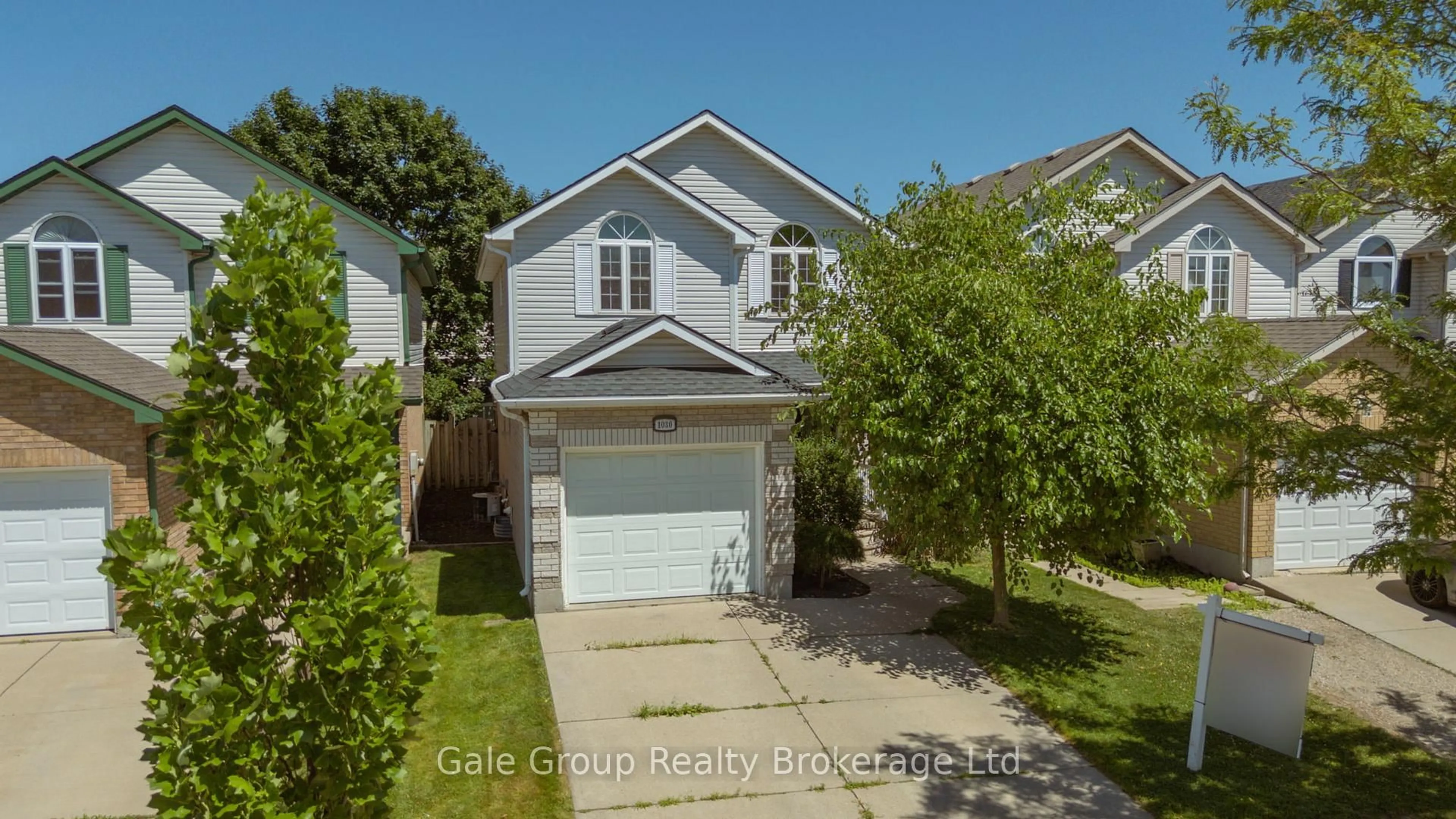 Home with vinyl exterior material, street for 1030 Pearson Dr, Woodstock Ontario N4S 8V1