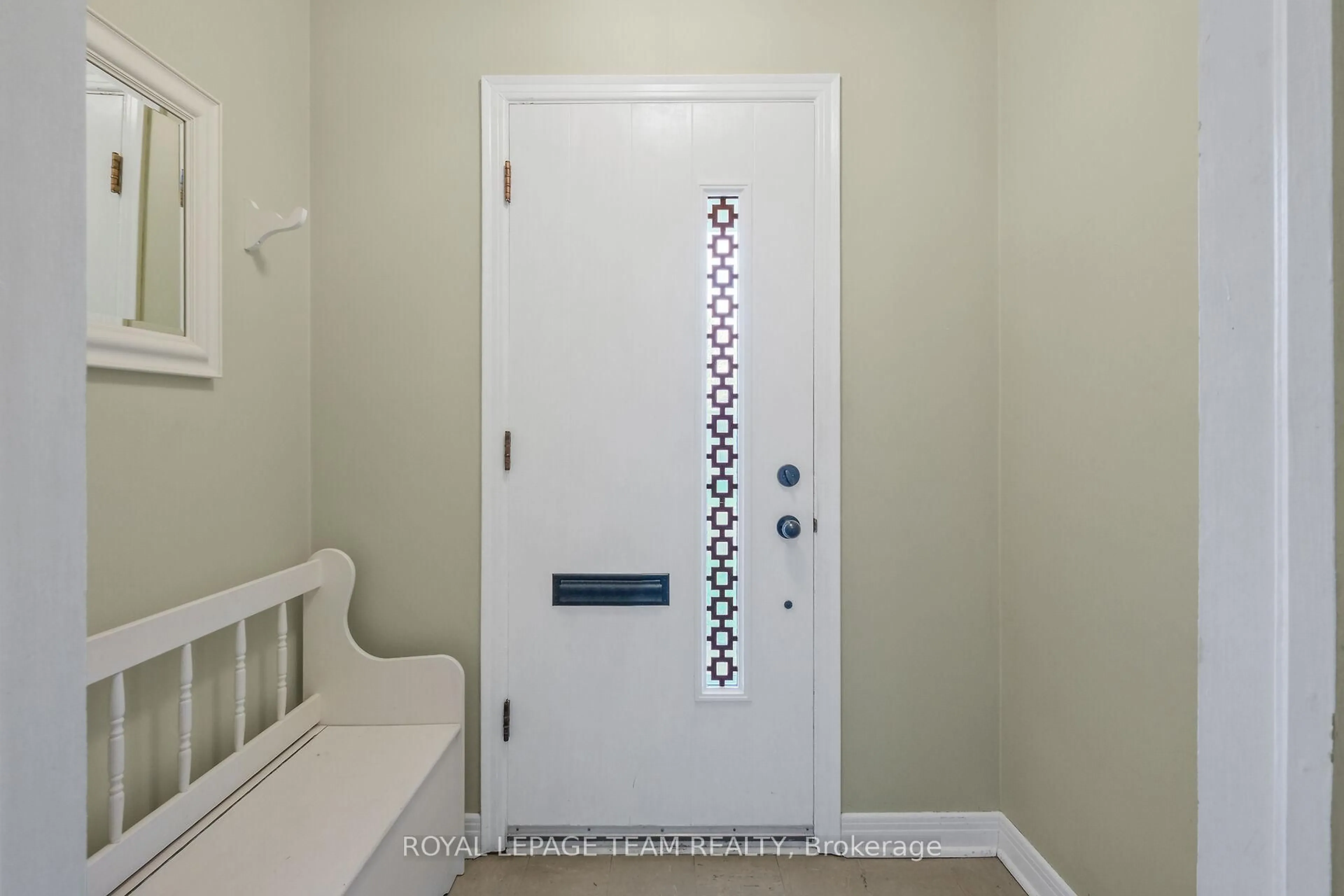 Indoor entryway for 1358 Dowler Ave, Ottawa Ontario K1H 7S1