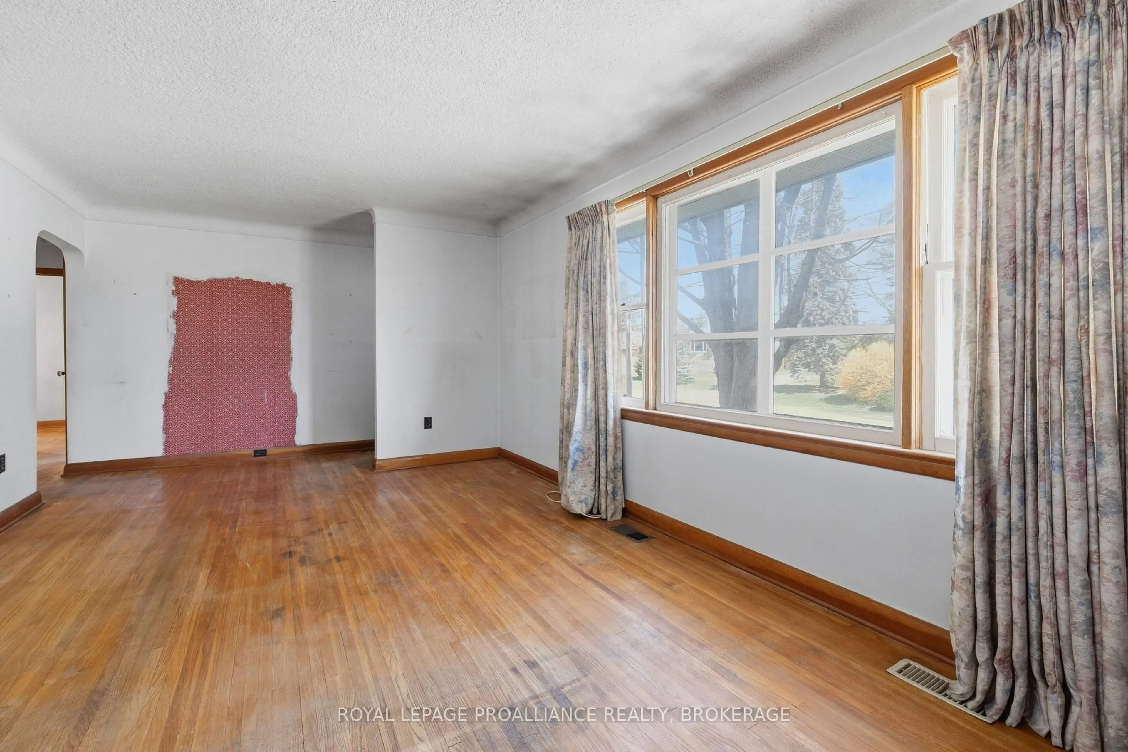 A pic of a room for 287 McEwen Dr, Kingston Ontario K7M 3W2