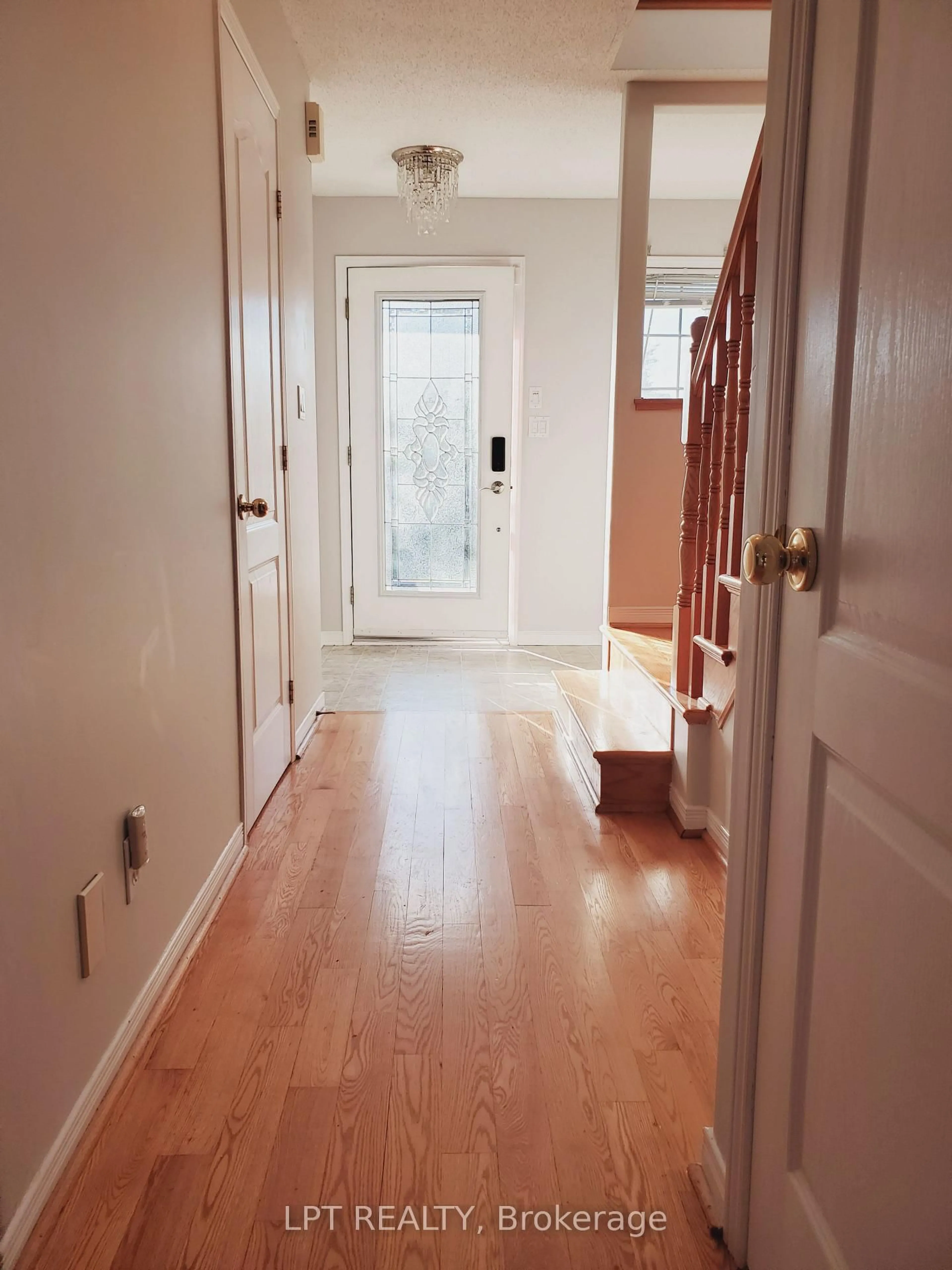 Indoor entryway for 919 Rainbow Cres, Kingston Ontario K7K 7H7