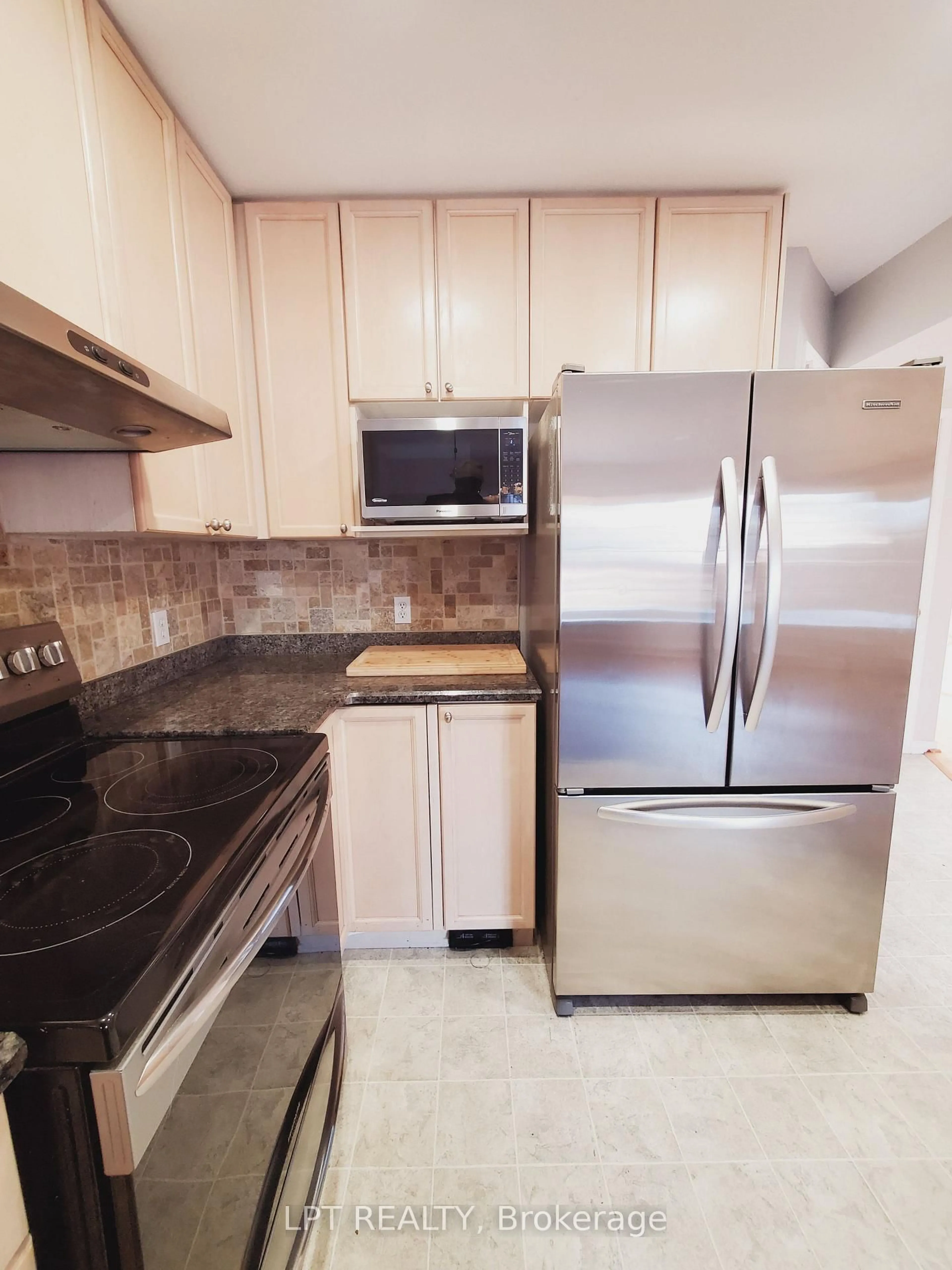 Standard kitchen, unknown for 919 Rainbow Cres, Kingston Ontario K7K 7H7