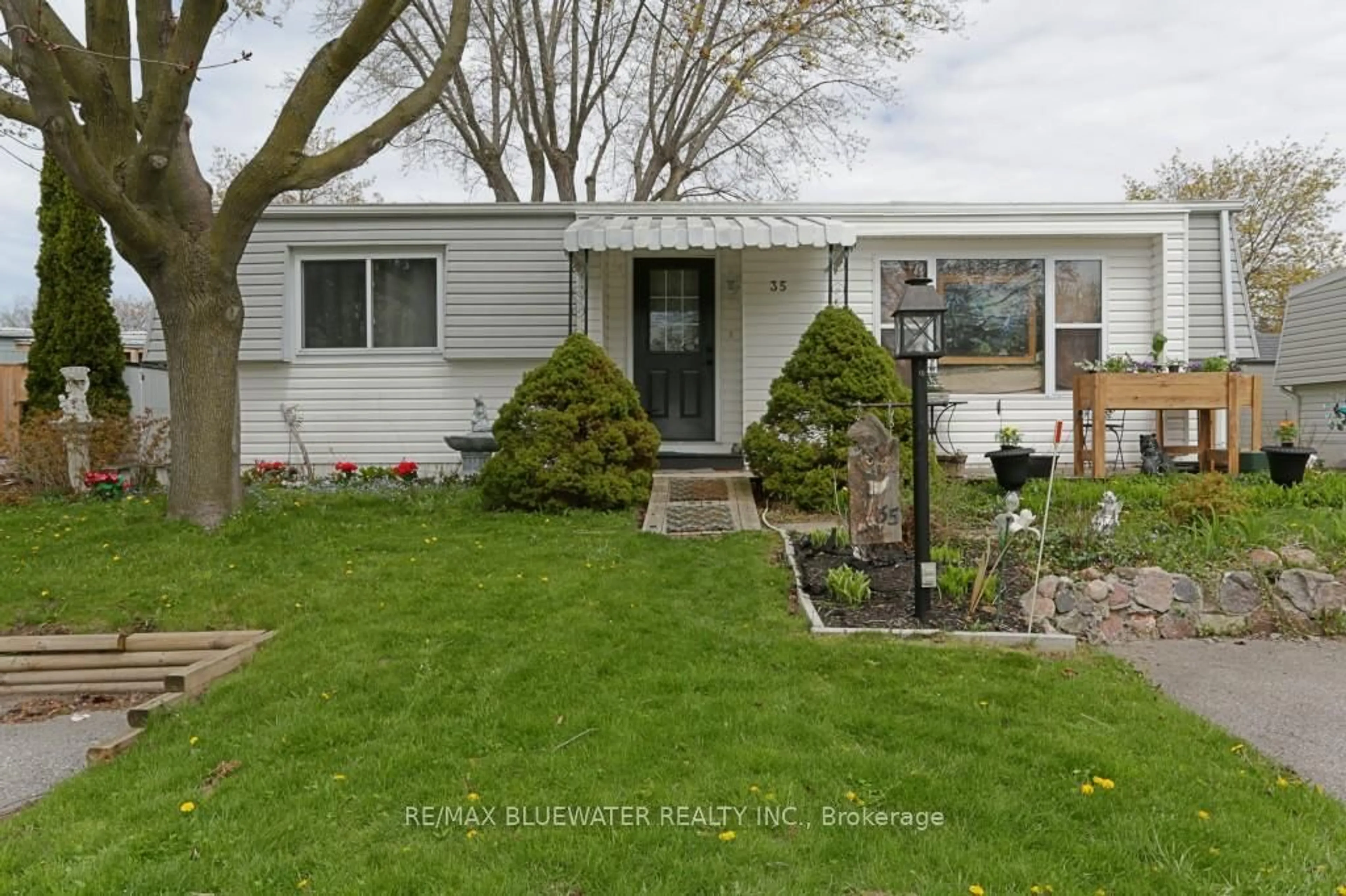 Home with vinyl exterior material, street for 35 Pebble Beach Pkwy, South Huron Ontario N0M 1T0