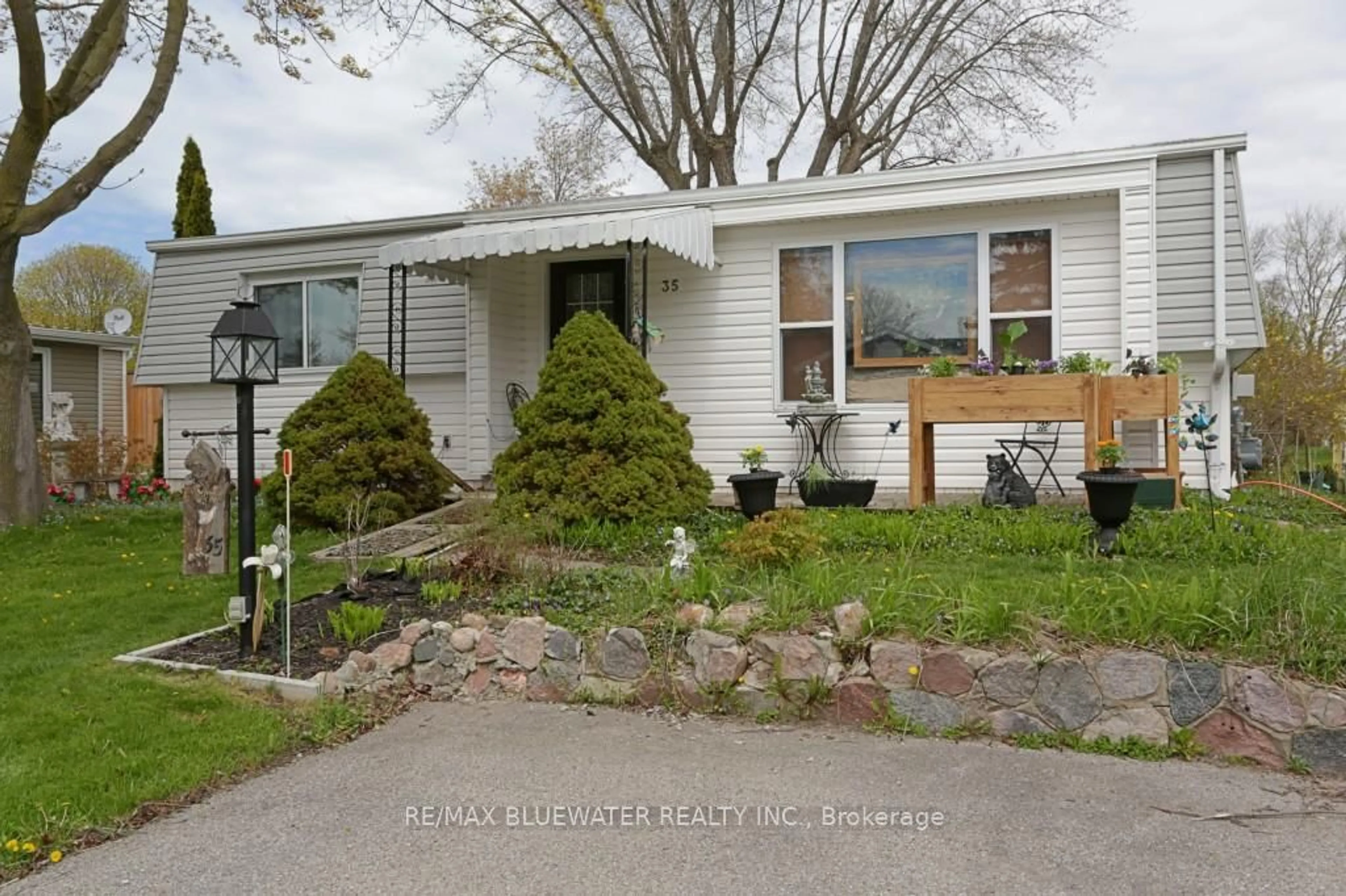 Home with vinyl exterior material, street for 35 Pebble Beach Pkwy, South Huron Ontario N0M 1T0
