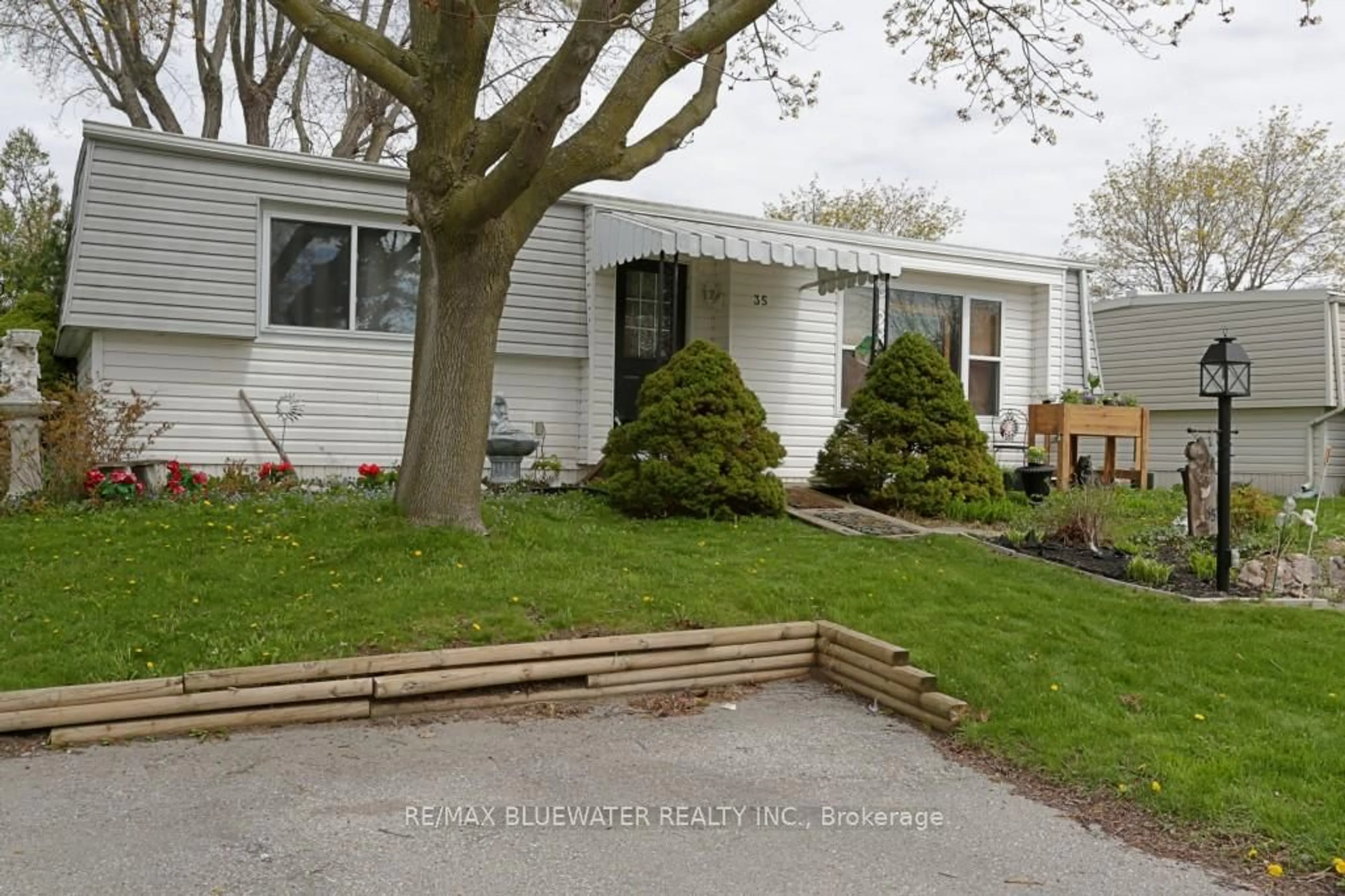 Home with vinyl exterior material, street for 35 Pebble Beach Pkwy, South Huron Ontario N0M 1T0