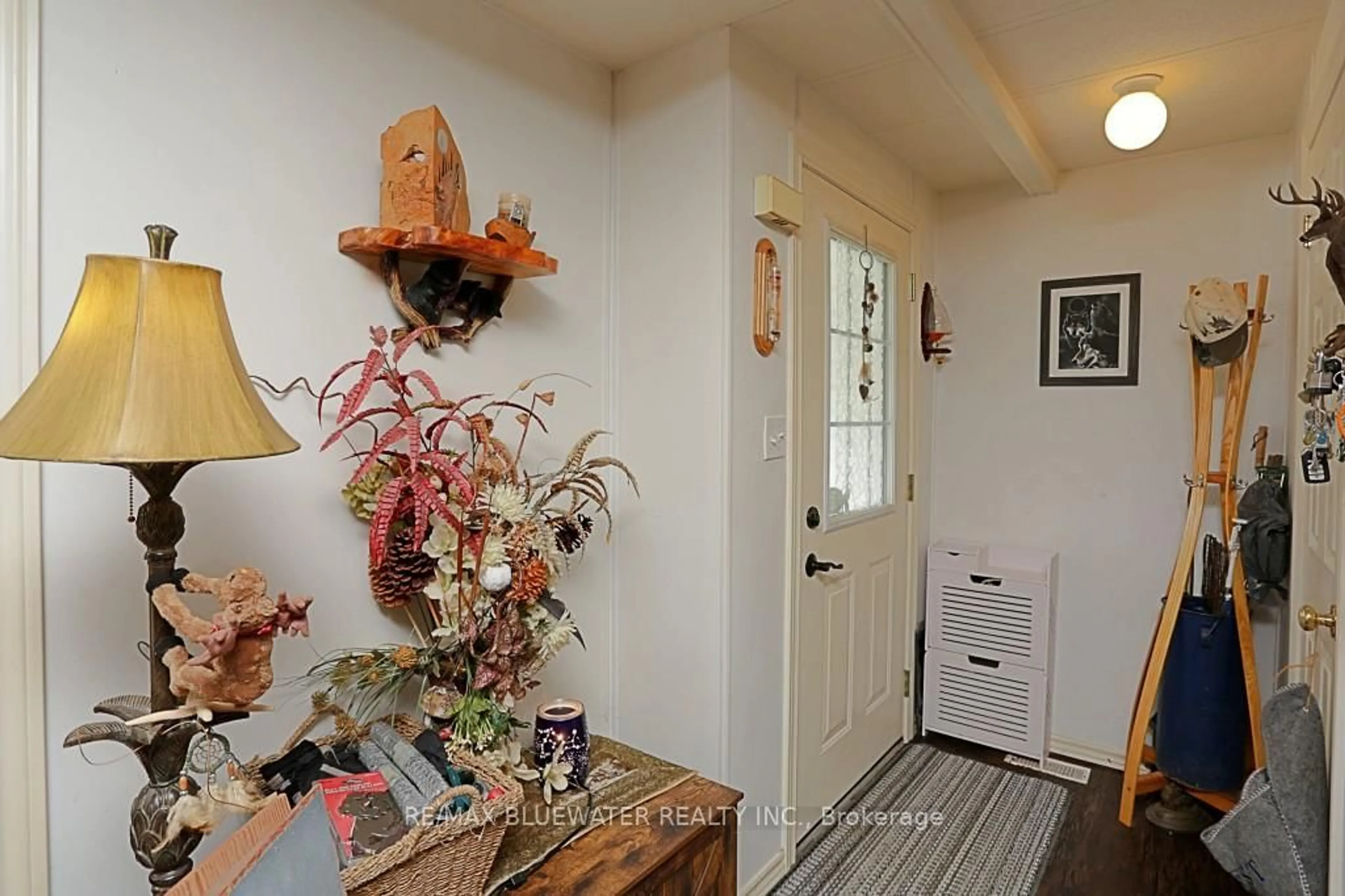 Indoor entryway for 35 Pebble Beach Pkwy, South Huron Ontario N0M 1T0