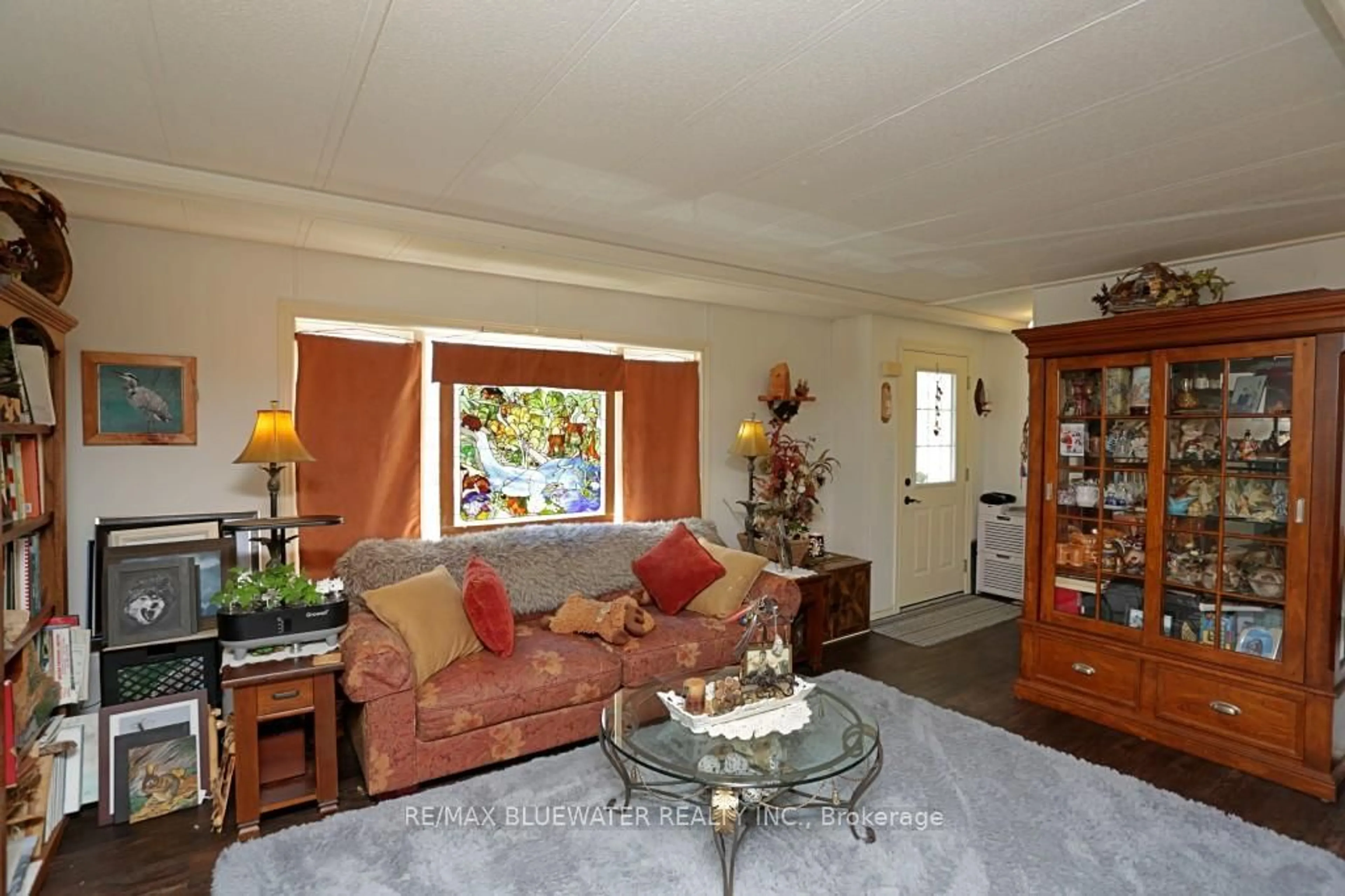 Living room with furniture, unknown for 35 Pebble Beach Pkwy, South Huron Ontario N0M 1T0