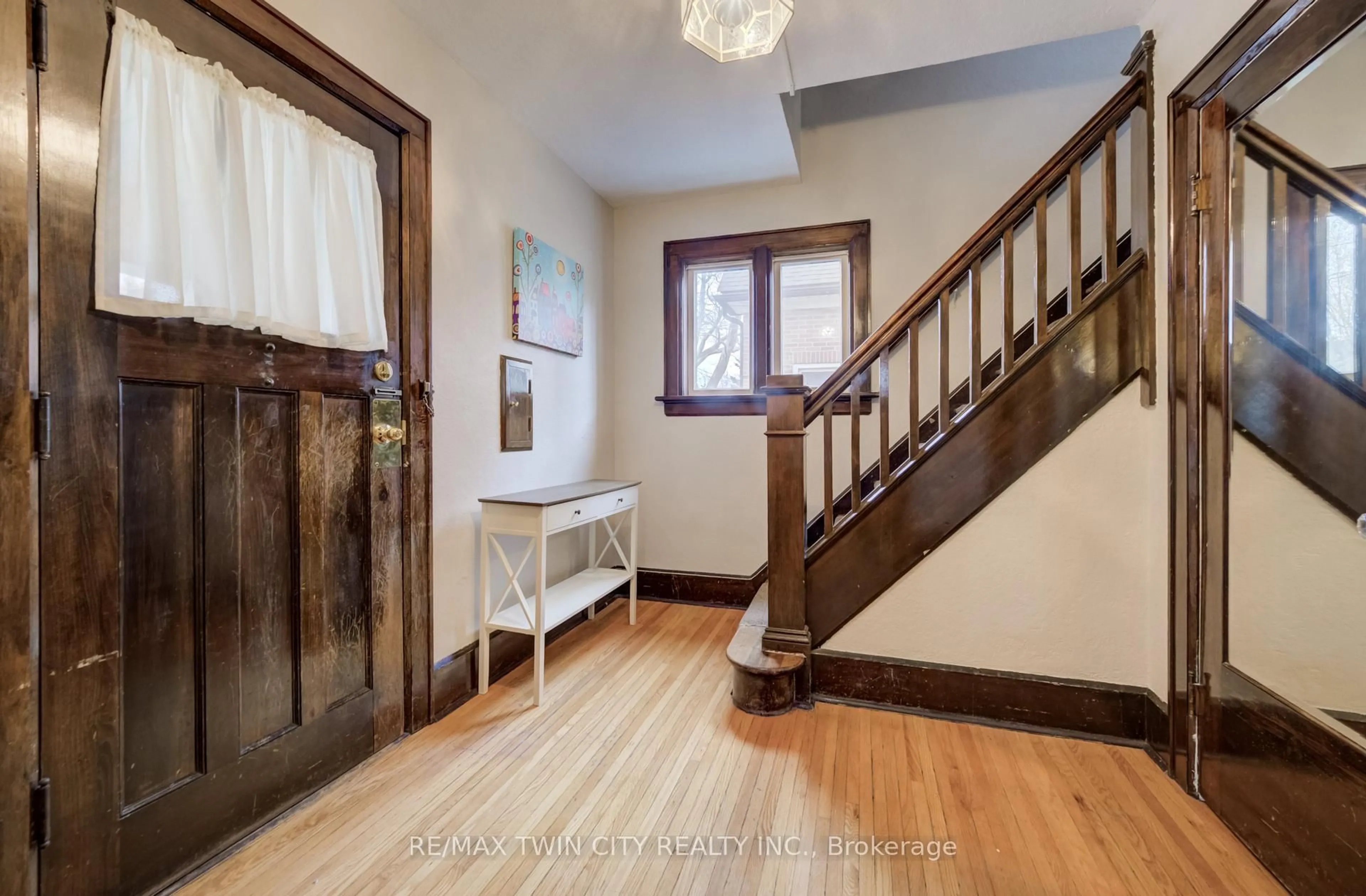 Indoor entryway for 94 Stirling Ave, Kitchener Ontario N2H 3G7