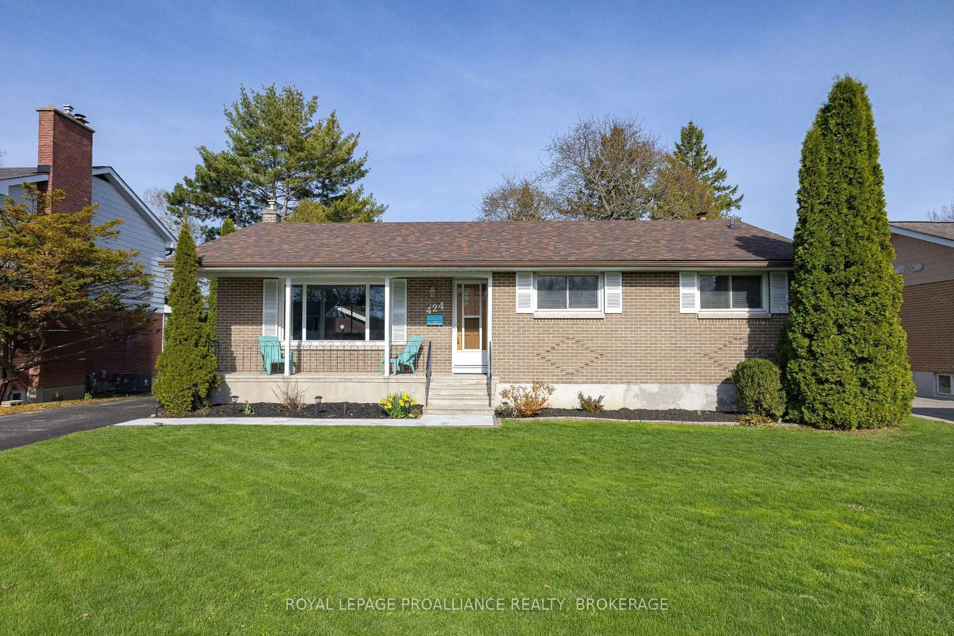 Home with vinyl exterior material, street for 424 Parkview Dr, Kingston Ontario K7M 4B3