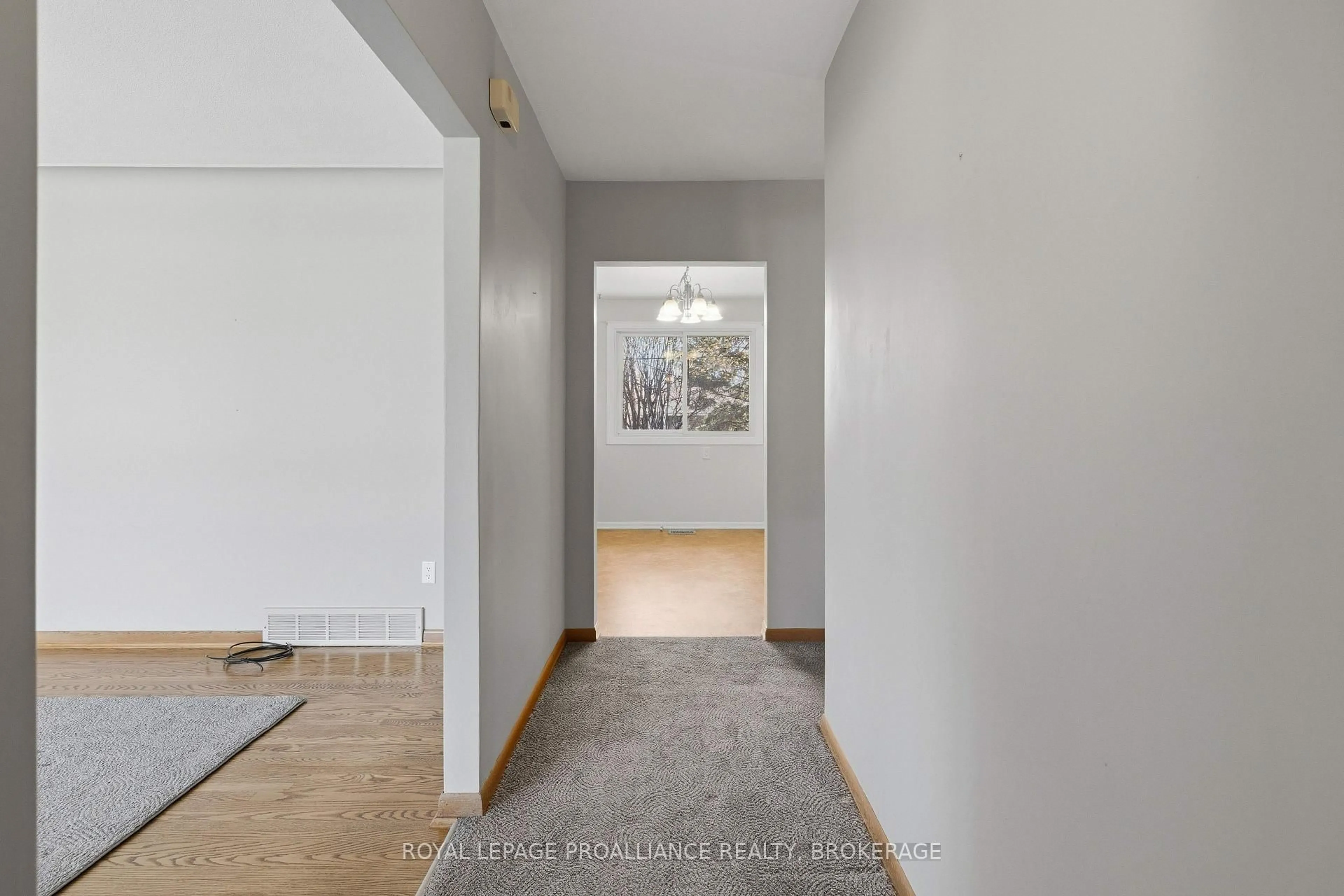 Indoor entryway for 424 Parkview Dr, Kingston Ontario K7M 4B3