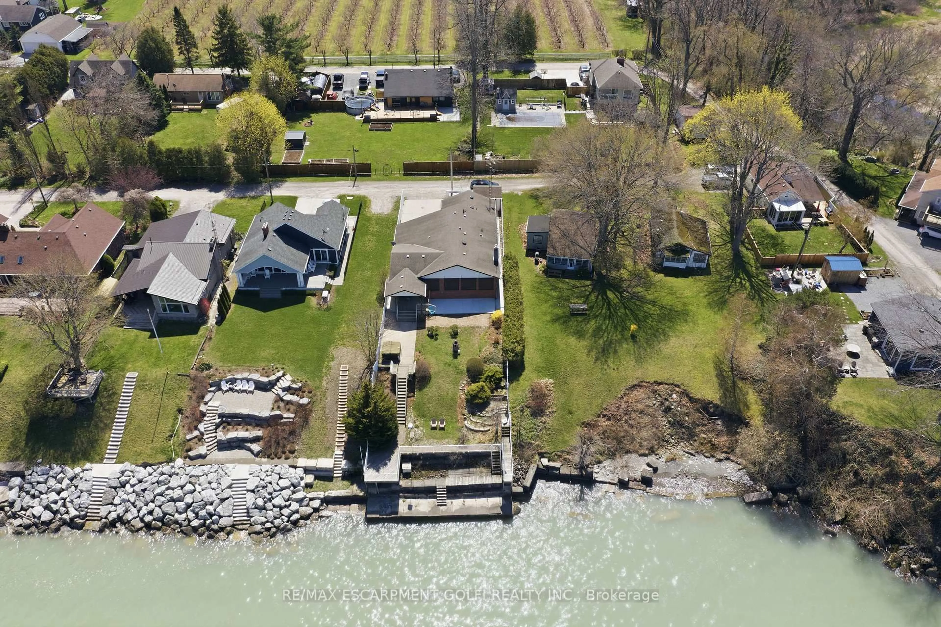 A pic from outside/outdoor area/front of a property/back of a property/a pic from drone, water/lake/river/ocean view for 8 Firelane 14D Rd, Niagara-on-the-Lake Ontario L0S 1J0
