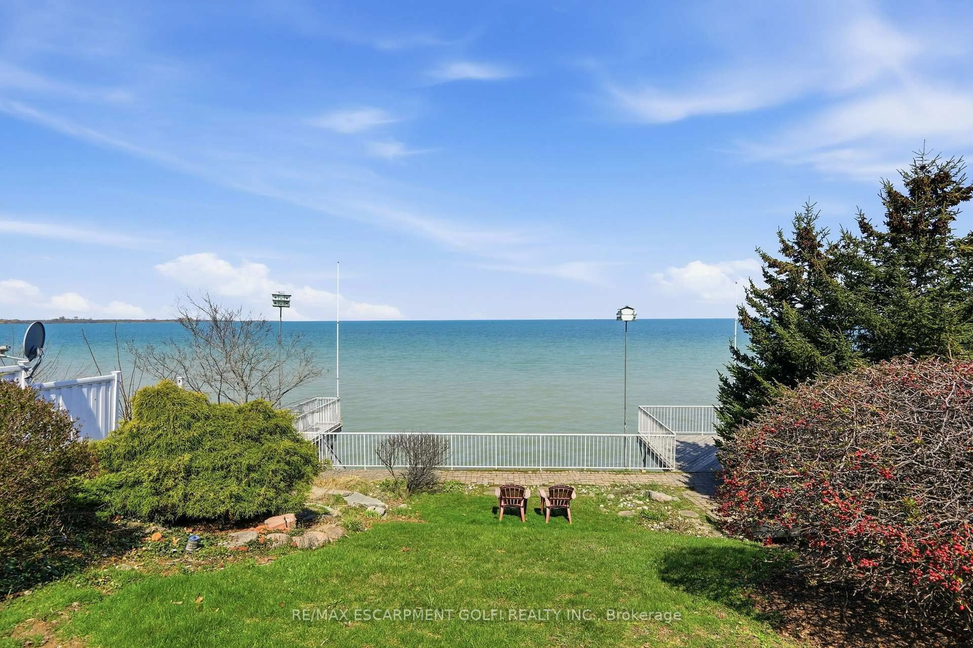 A pic from outside/outdoor area/front of a property/back of a property/a pic from drone, water/lake/river/ocean view for 8 Firelane 14D Rd, Niagara-on-the-Lake Ontario L0S 1J0