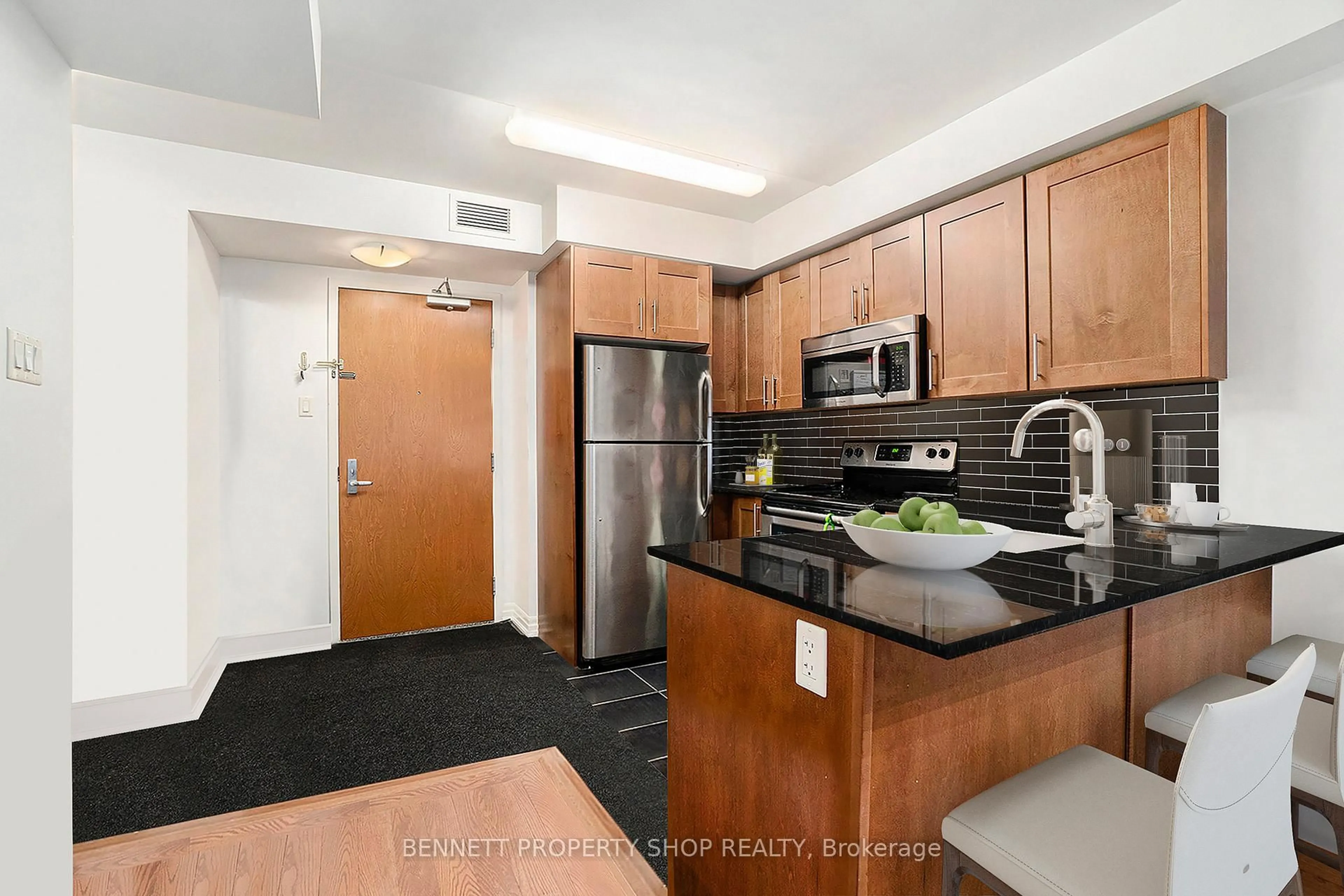 Standard kitchen, unknown for 242 Rideau St #807, Ottawa Ontario K1N 0B7