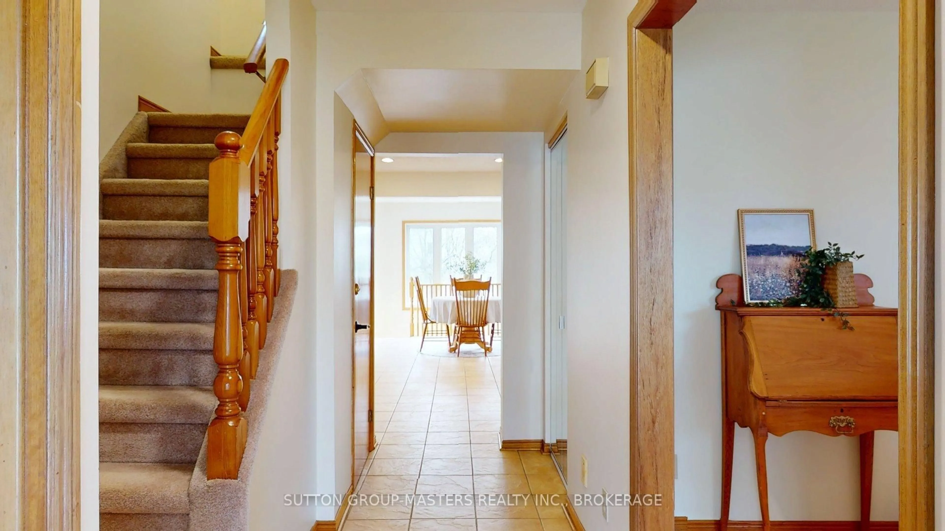 Indoor foyer for 896 Nottinghill Ave, Kingston Ontario K7P 2B4