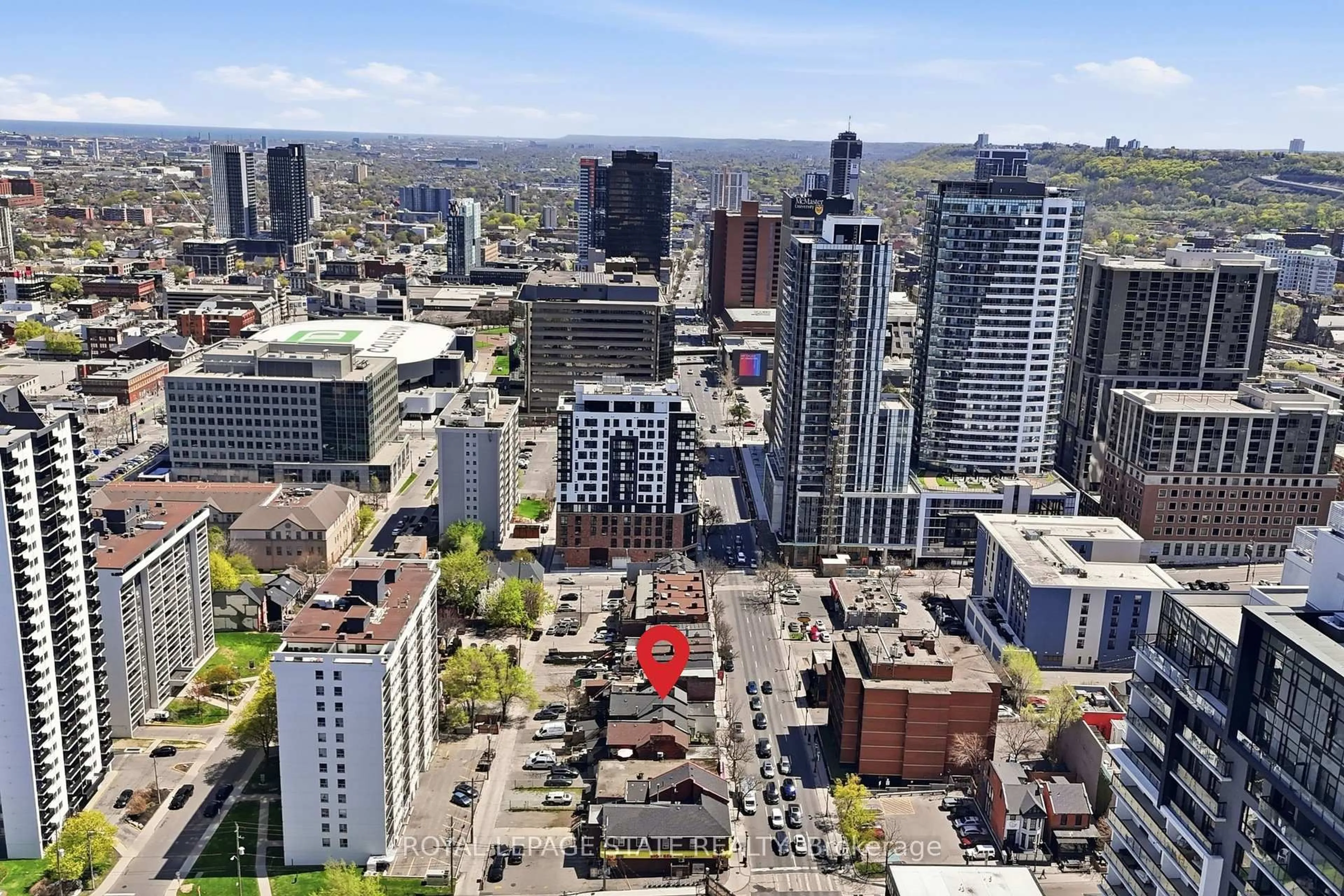A pic from outside/outdoor area/front of a property/back of a property/a pic from drone, city buildings view from balcony for 252 King St, Hamilton Ontario L8P 1A9