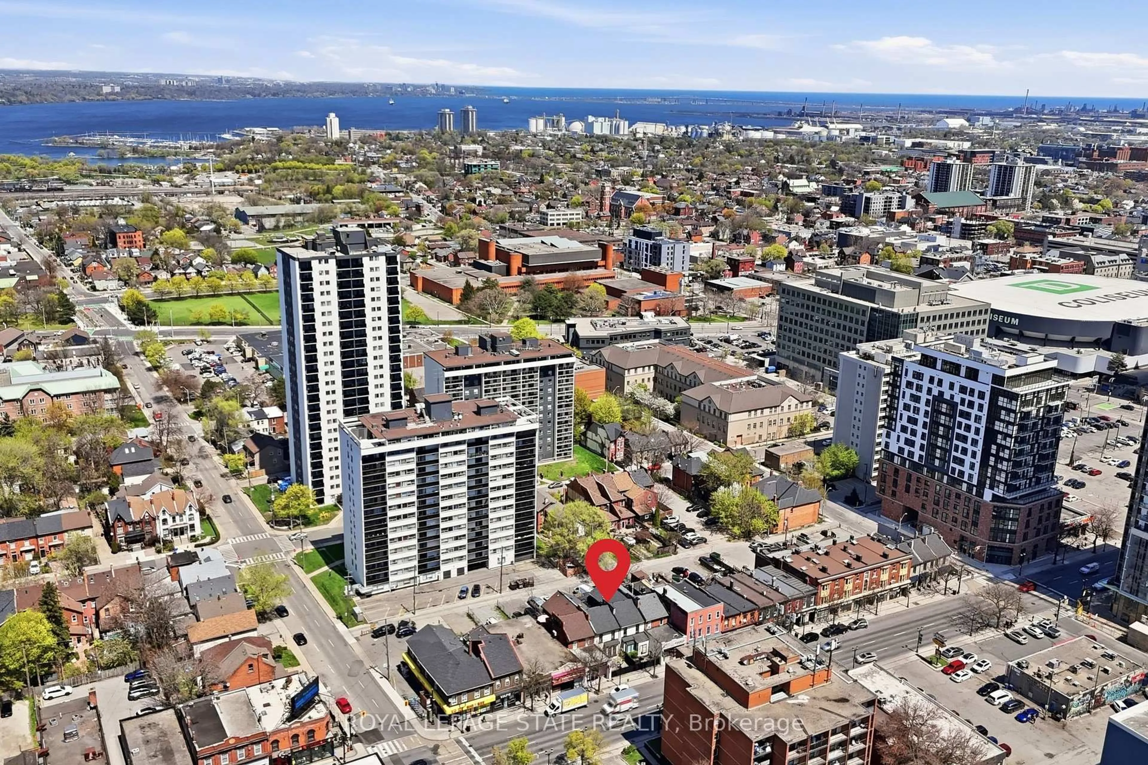 A pic from outside/outdoor area/front of a property/back of a property/a pic from drone, city buildings view from balcony for 252 King St, Hamilton Ontario L8P 1A9