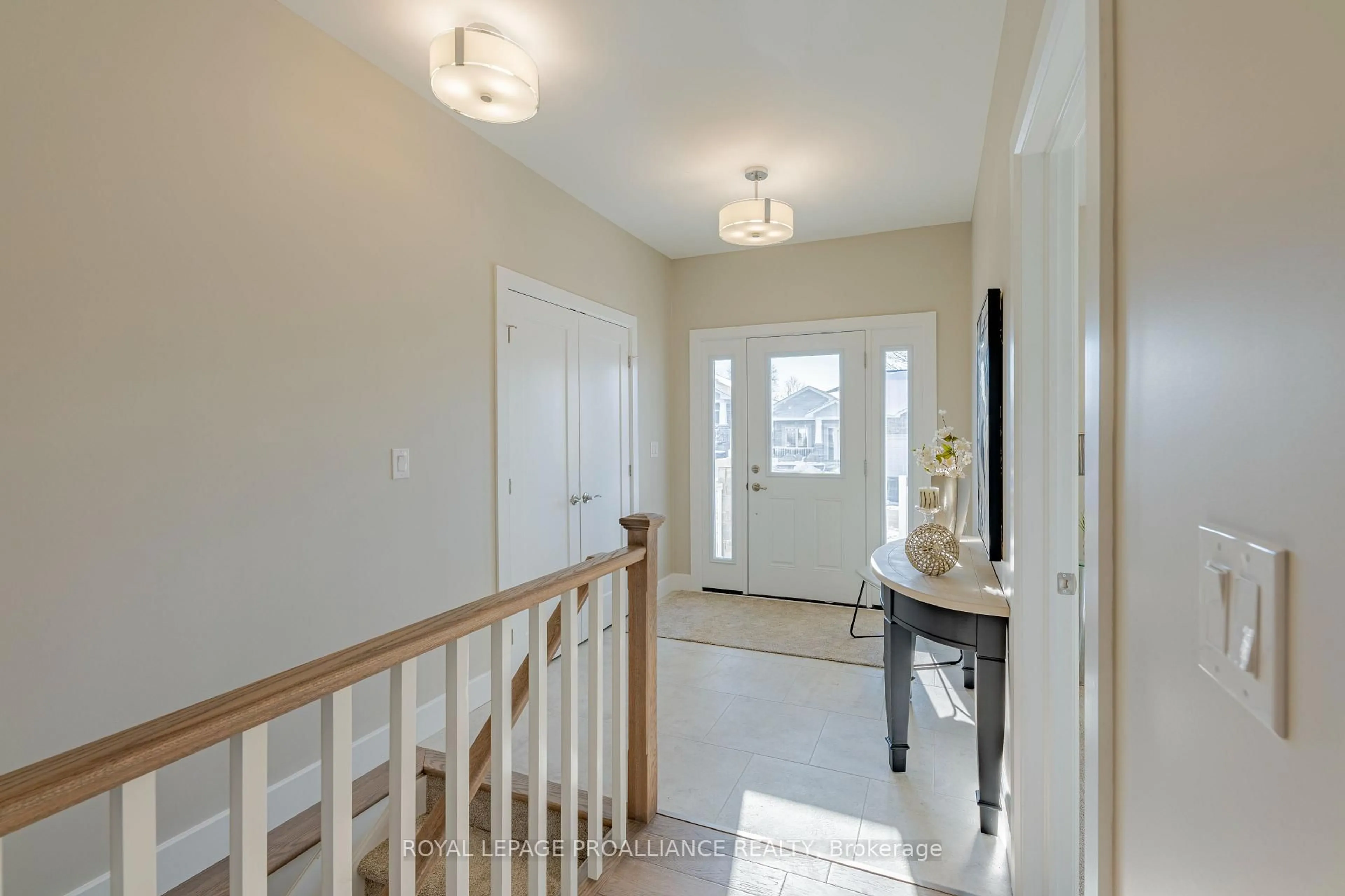 Indoor entryway for 31 Douglas Marshall Cres, Brockville Ontario K6V 0E8