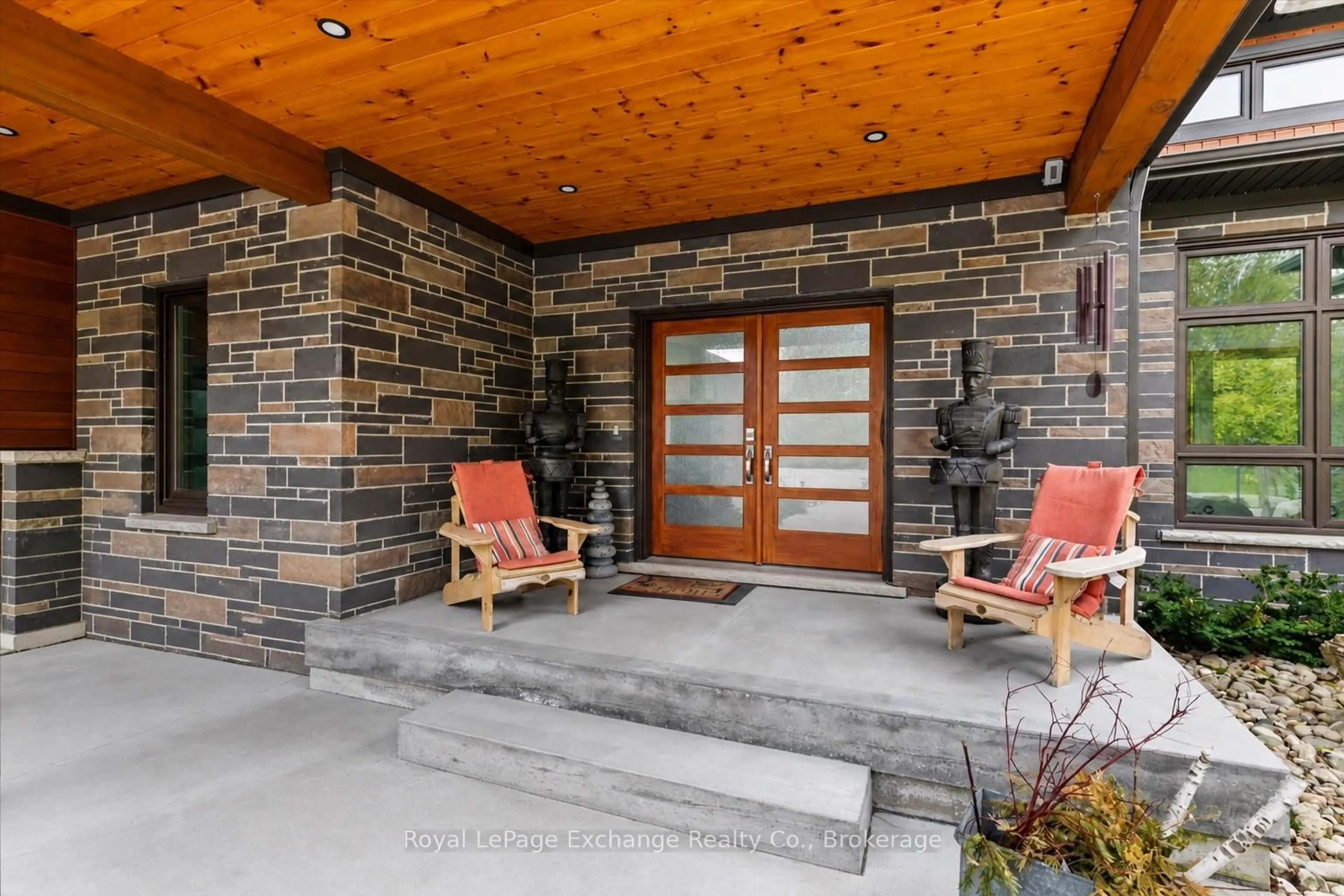 Indoor entryway for 171 Huron Rd, Huron-Kinloss Ontario N2Z 2X3