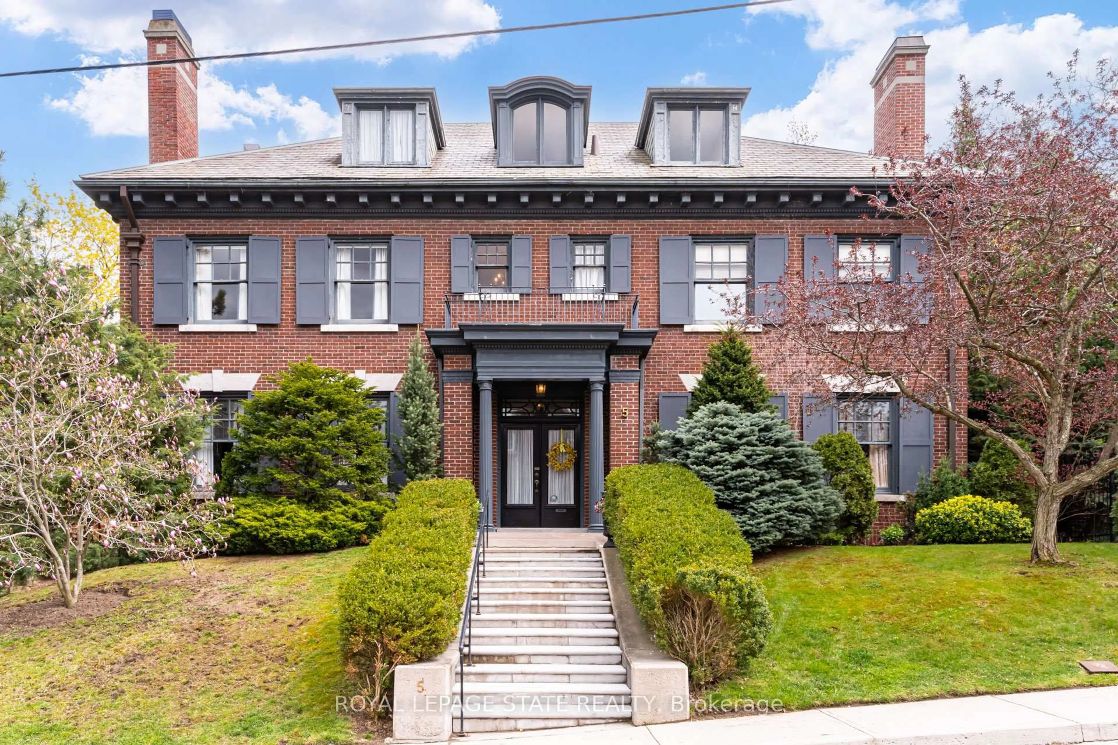 Home with brick exterior material, street for 5 Undercliffe Ave, Hamilton Ontario L8P 3G9