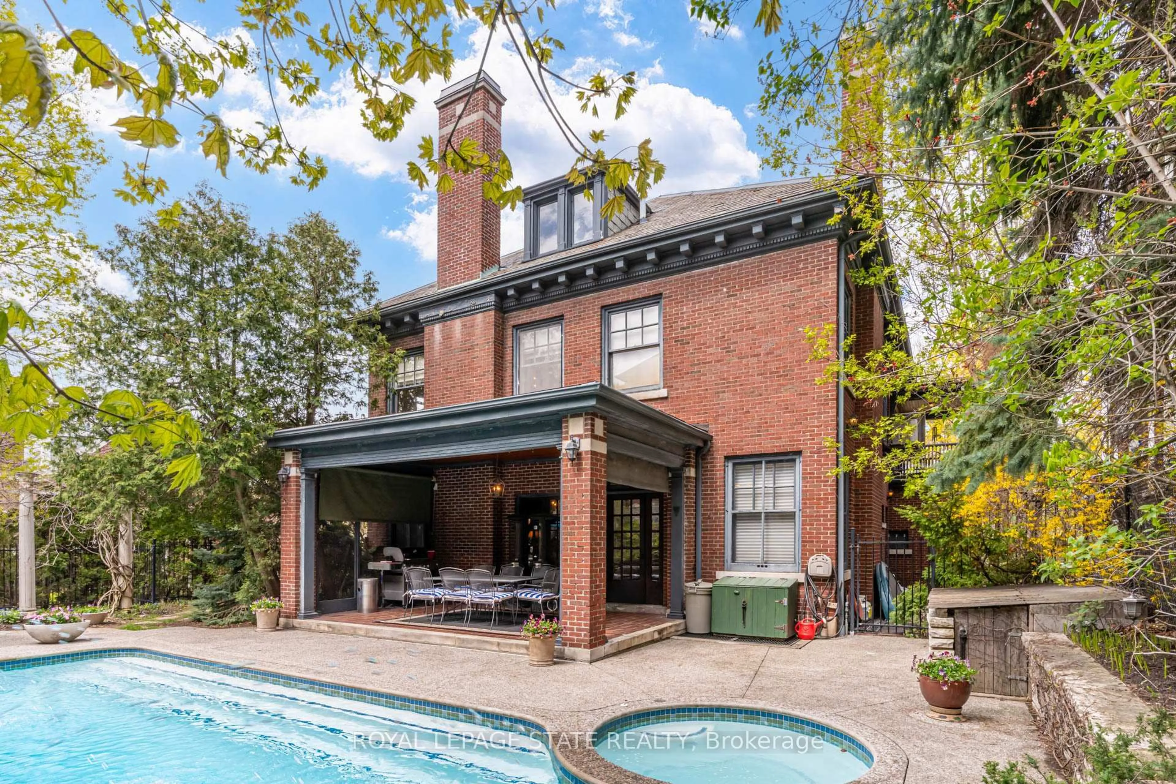 Home with brick exterior material, street for 5 Undercliffe Ave, Hamilton Ontario L8P 3G9