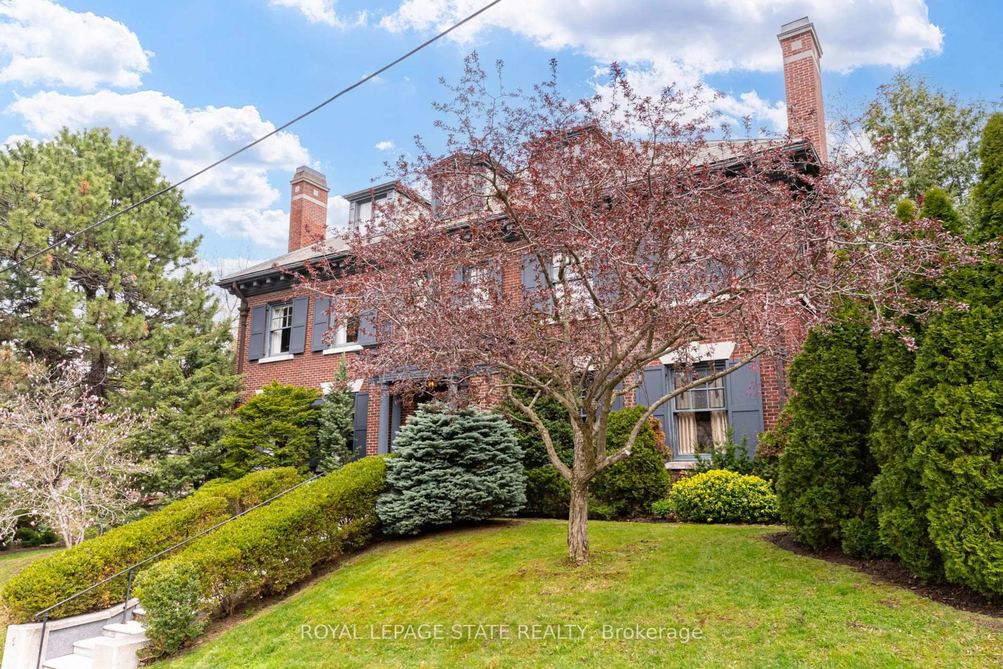 Home with brick exterior material, street for 5 Undercliffe Ave, Hamilton Ontario L8P 3G9